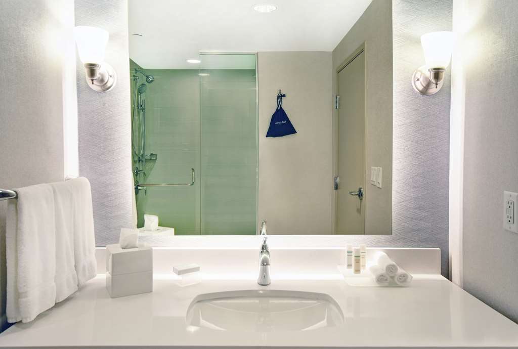 Homewood Suites by Hilton-Seattle-Downtown, WA Room Type - 1KG 1BDRM BOARDROOM STE NS