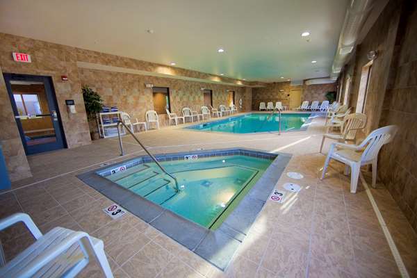 Pool - Hampton Inn & Suites Kent