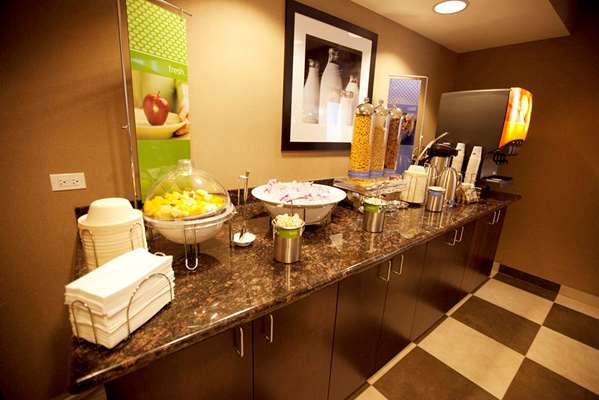 Restaurant - Hampton Inn & Suites Kent