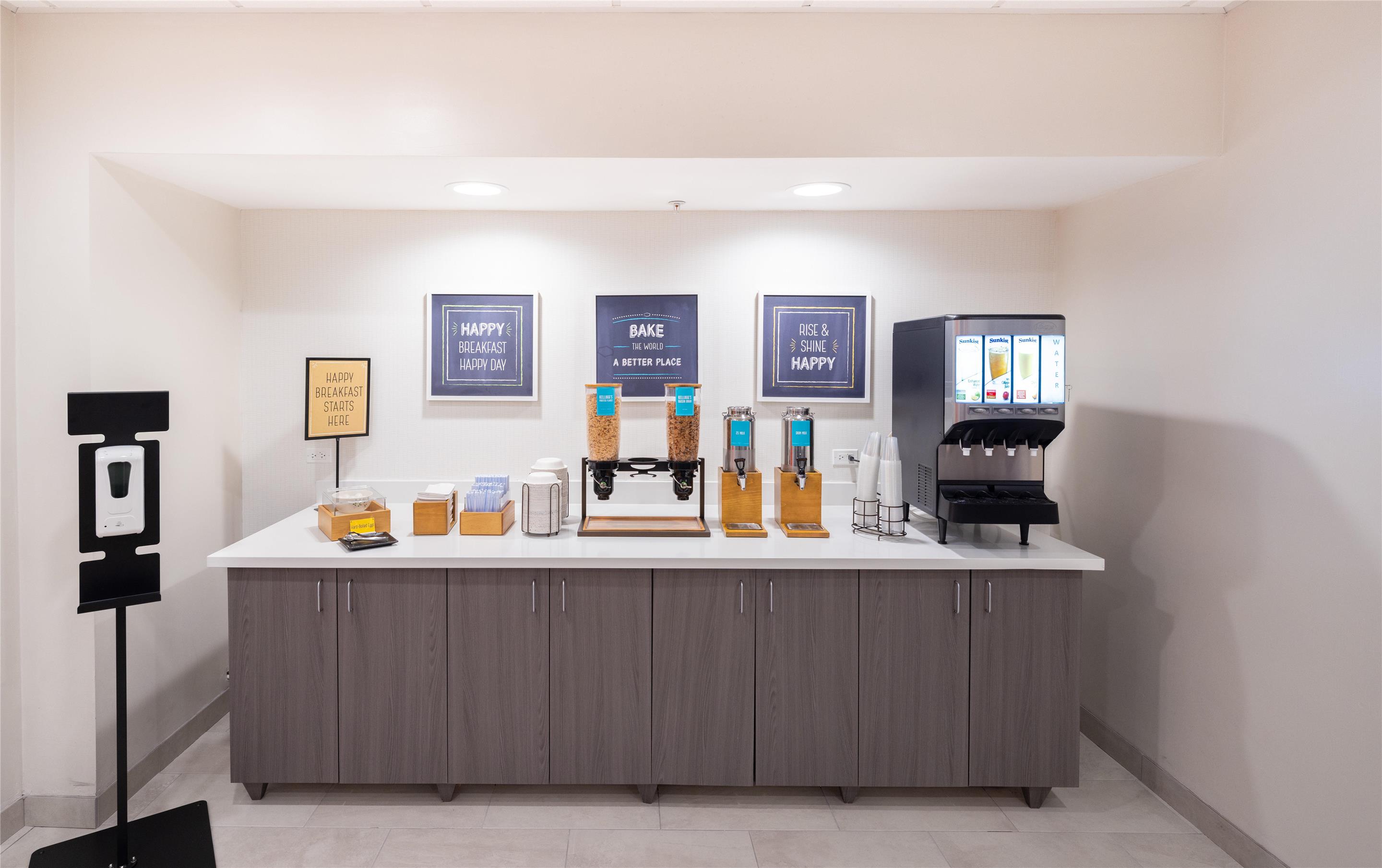 Breakfast Area | Hampton Inn & Suites Seattle/Kent,WA