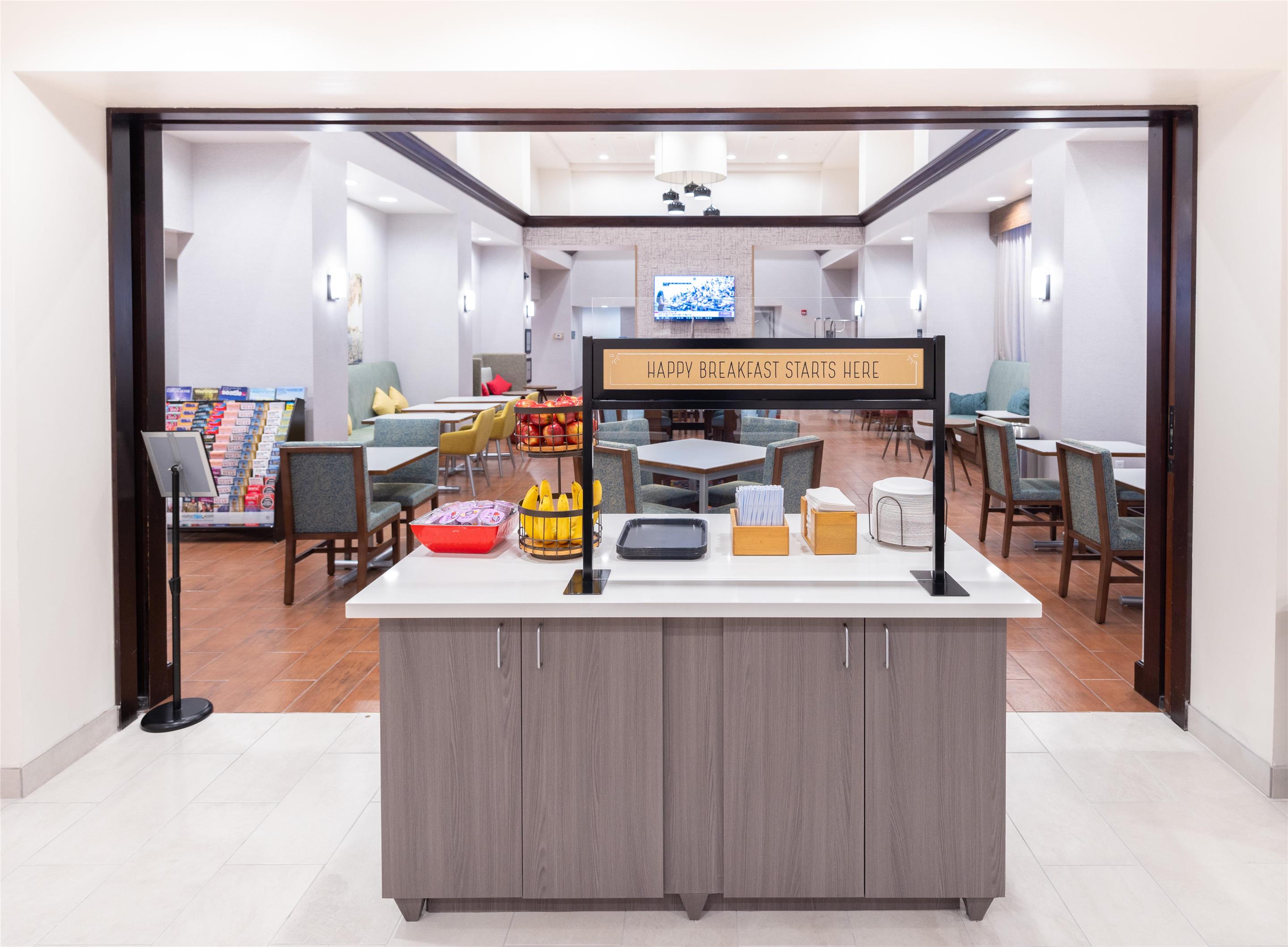 Breakfast Area | Hampton Inn & Suites Seattle/Kent,WA