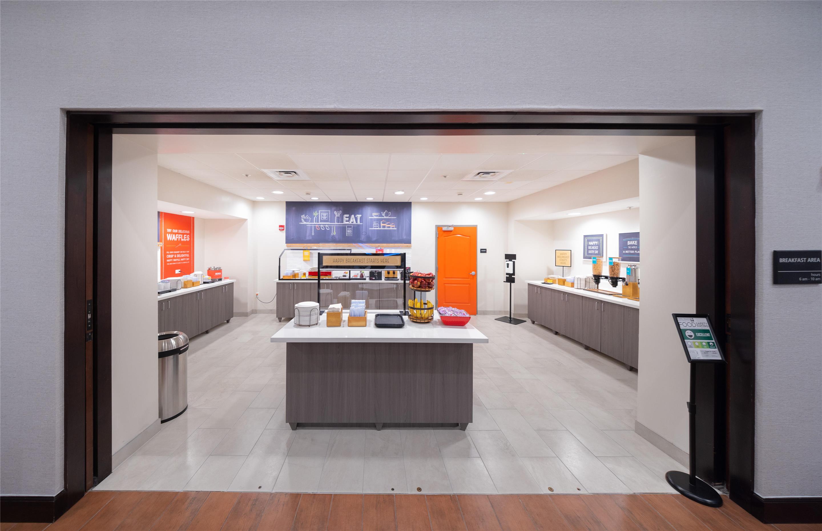 Breakfast Area | Hampton Inn & Suites Seattle/Kent,WA