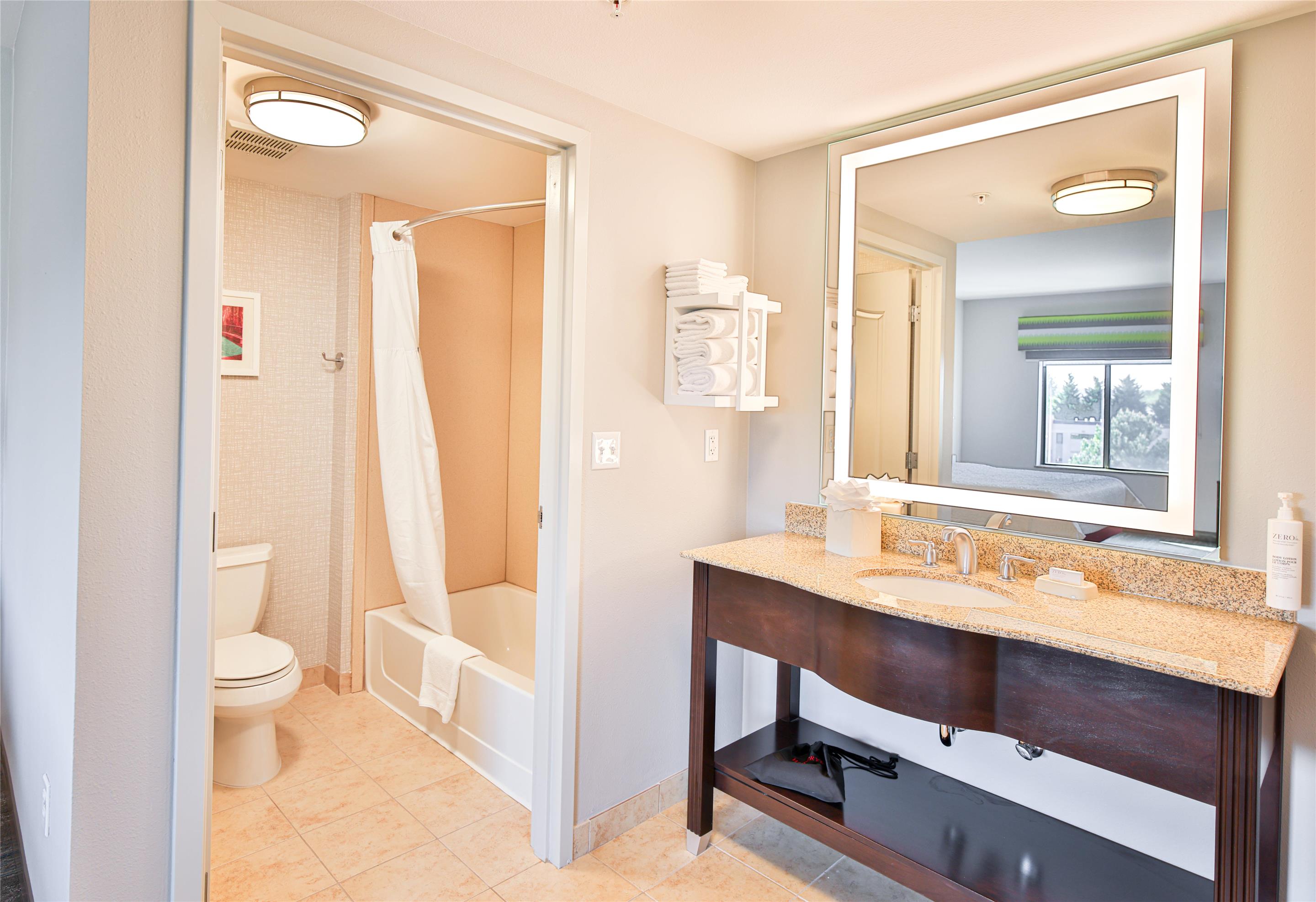 Guest room bath