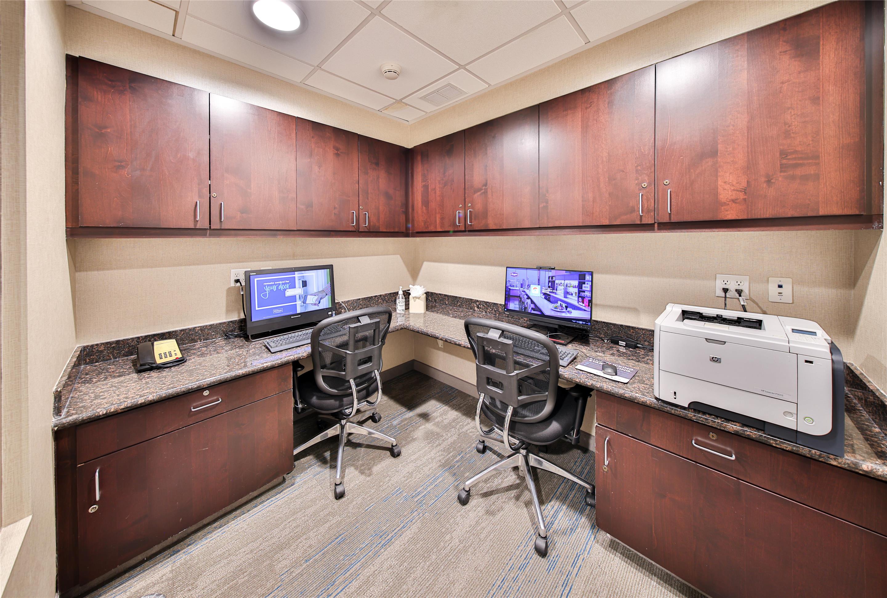 Business Center | Hampton Inn & Suites Seattle/Kent,WA
