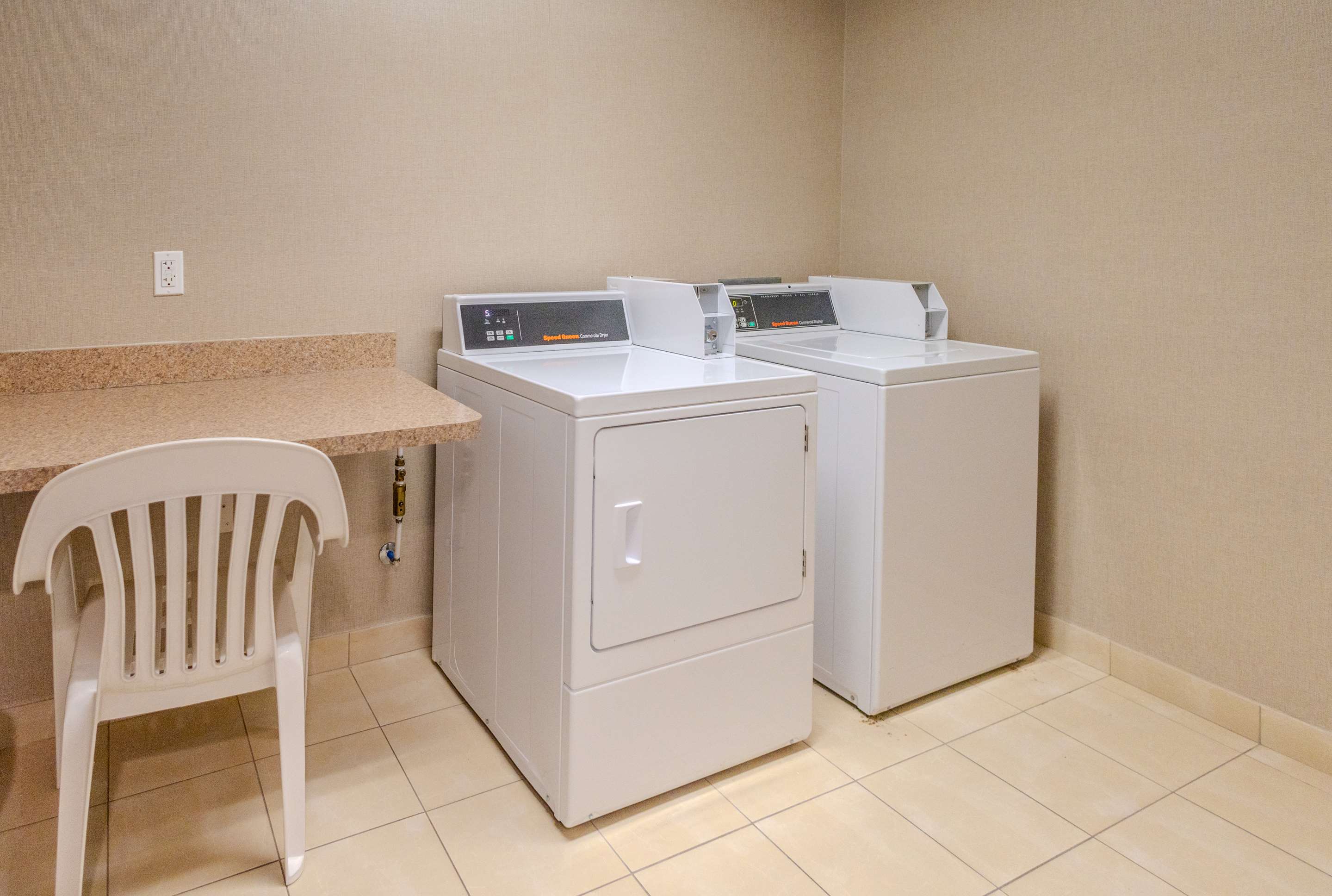 Laundry | Hampton Inn & Suites Seattle/Kent,WA