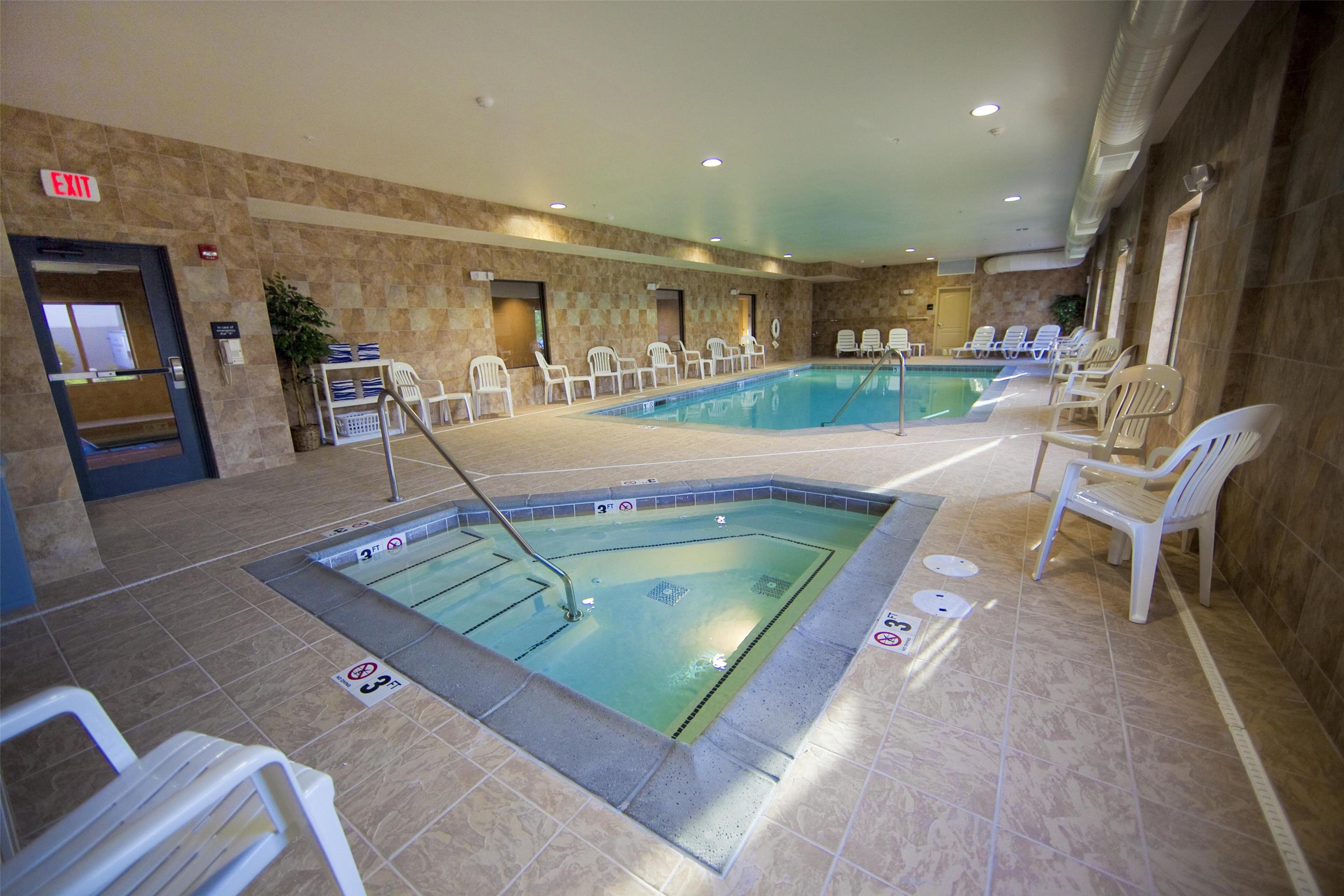 Pool | Hampton Inn & Suites Seattle/Kent,WA