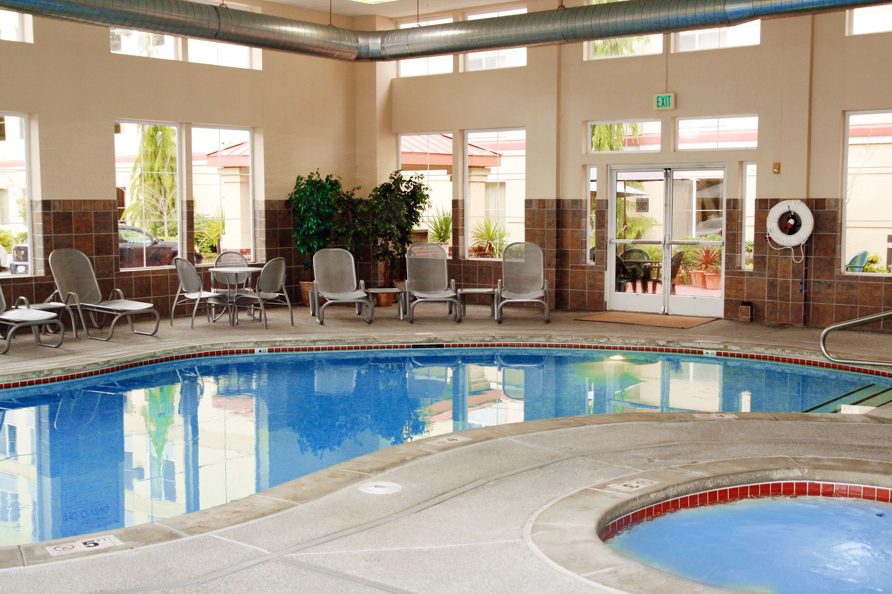 Pool | Hampton Inn & Suites Seattle-North/Lynnwood