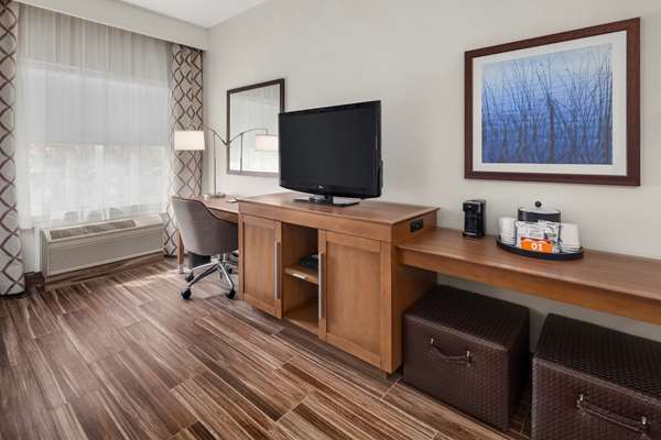  - Hampton Inn & Suites Lynnwood - I-5, Exit 181