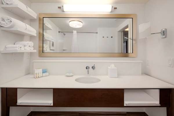  - Hampton Inn & Suites Lynnwood - I-5, Exit 181