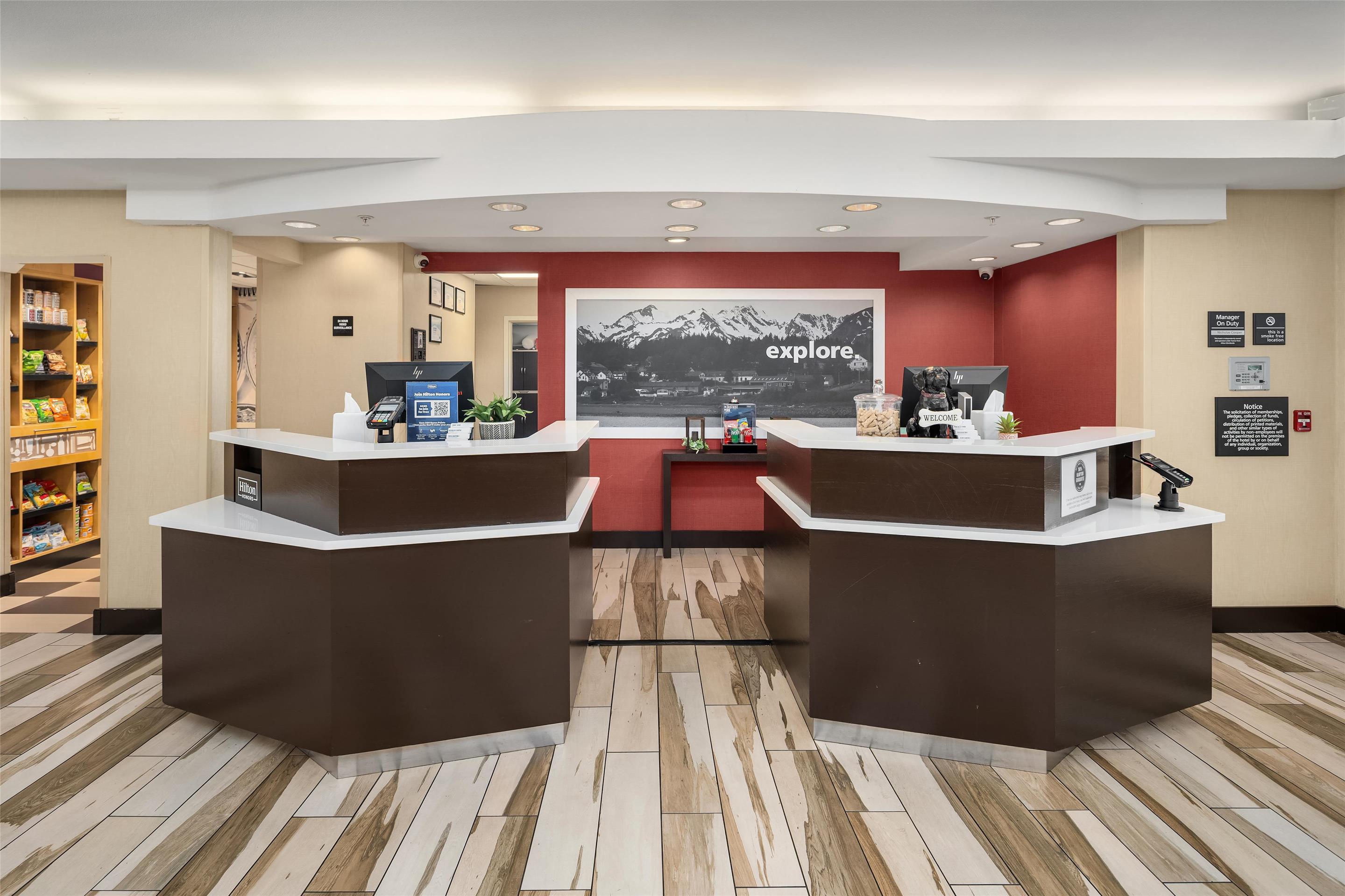 Reception | Hampton Inn & Suites Seattle-North/Lynnwood