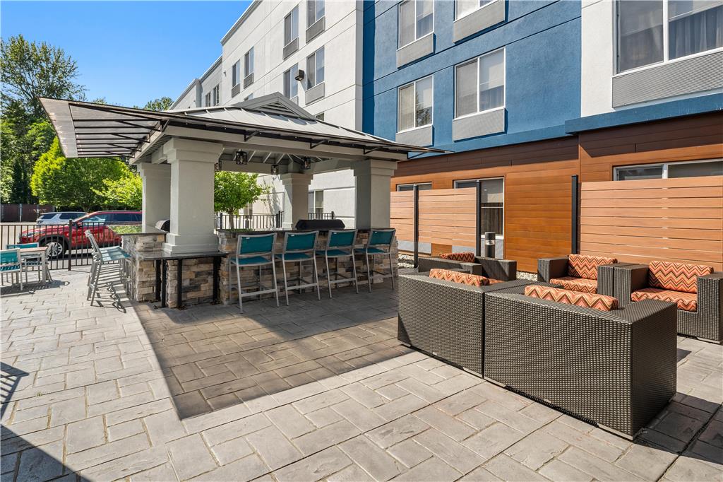 Hampton Inn & Suites Seattle North Lynnwood - Tap to explore photos