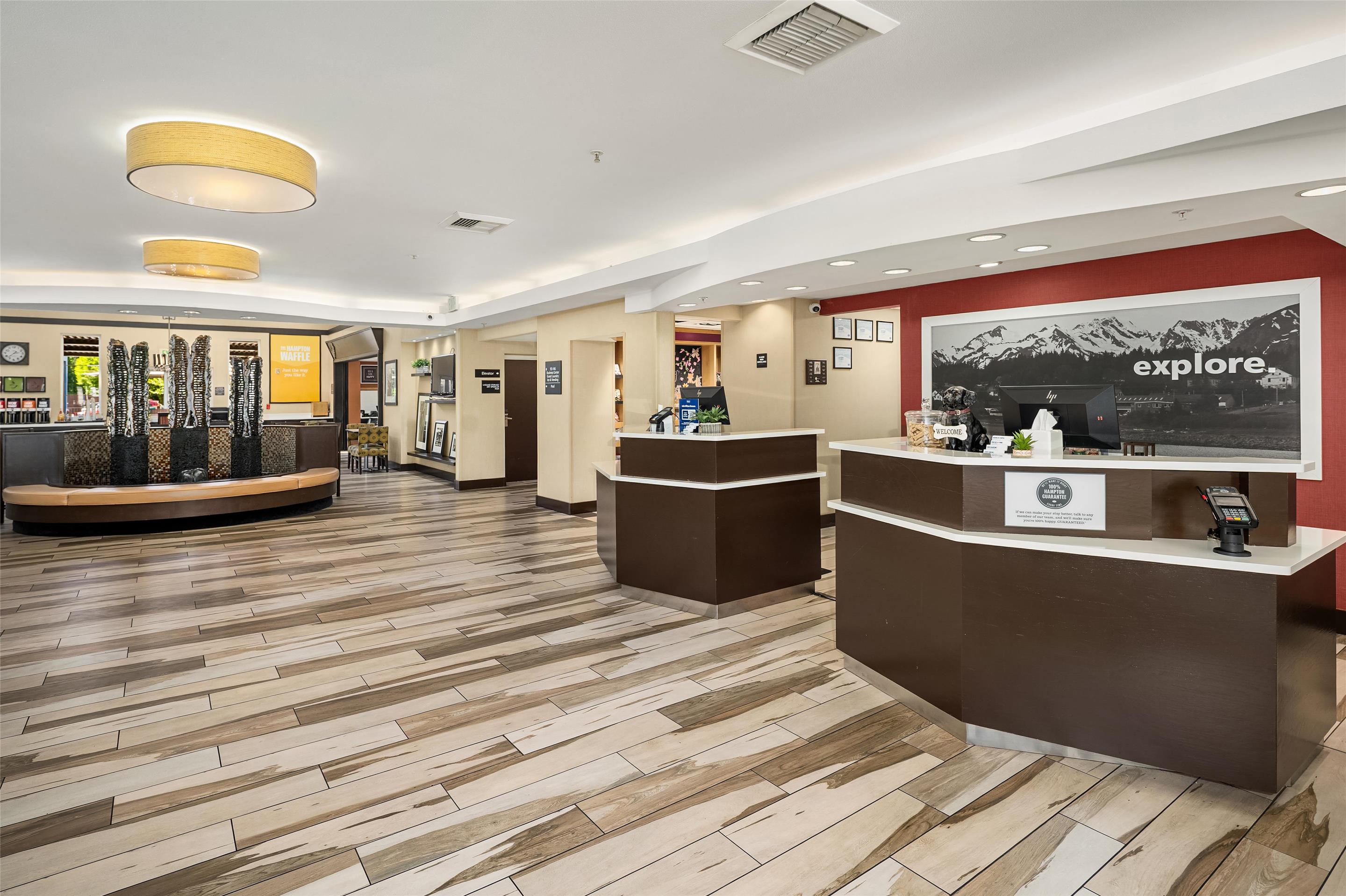 Reception | Hampton Inn & Suites Seattle-North/Lynnwood
