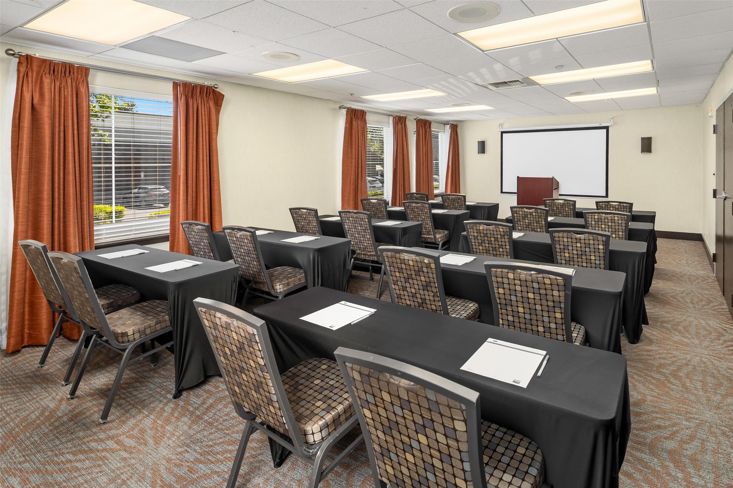 Meeting Room | Hampton Inn & Suites Seattle-North/Lynnwood