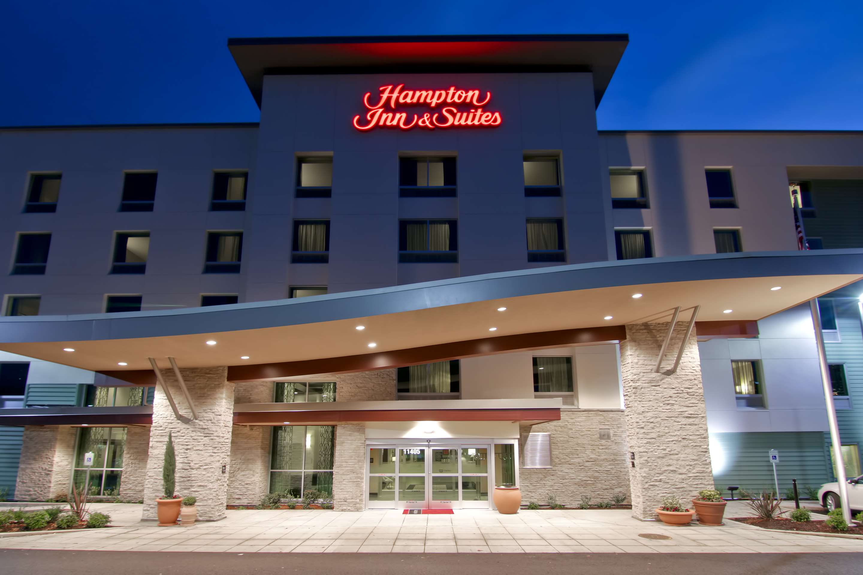 Exterior | Hampton Inn & Suites Bellevue Downtown-Seattle