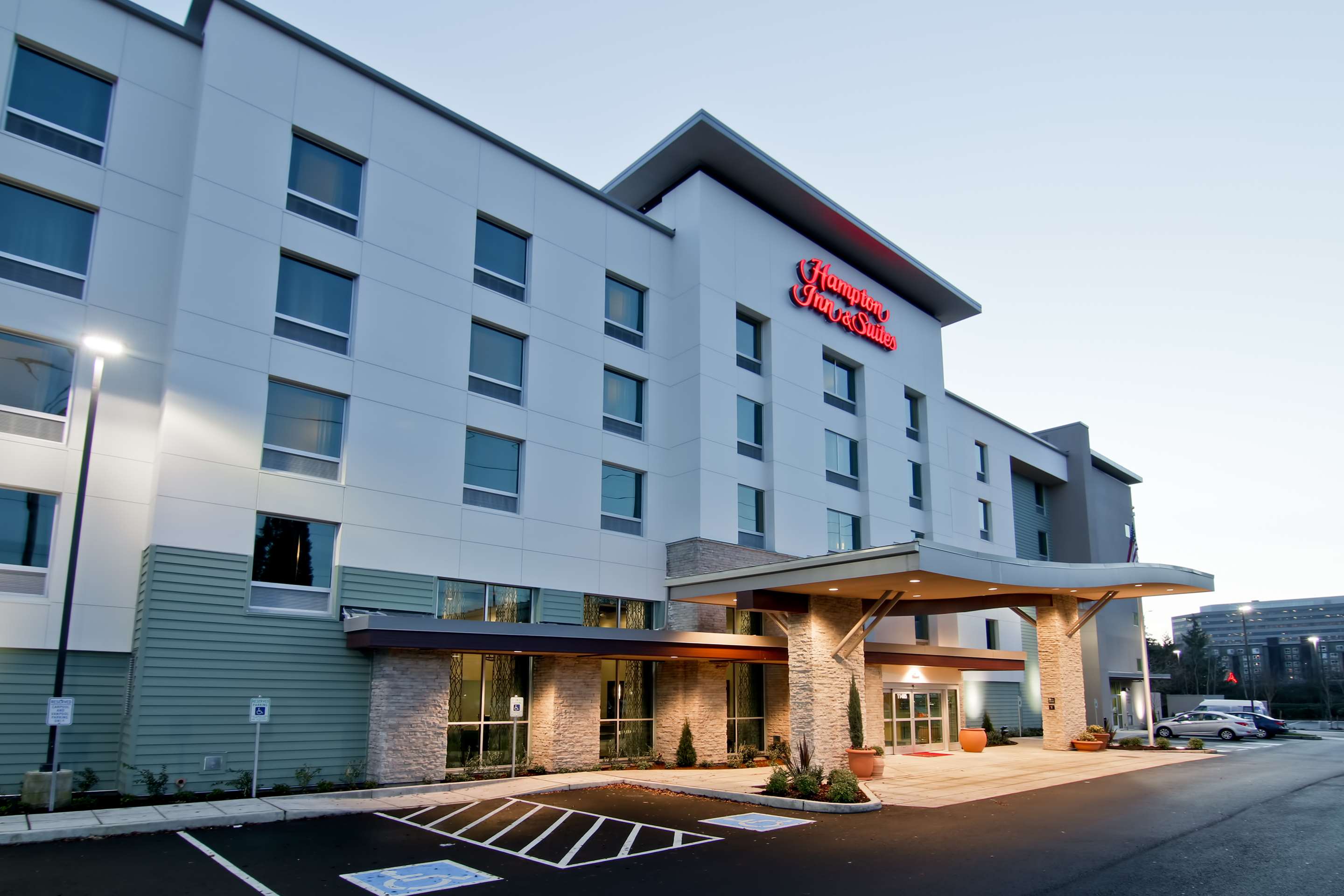 Exterior | Hampton Inn & Suites Bellevue Downtown-Seattle