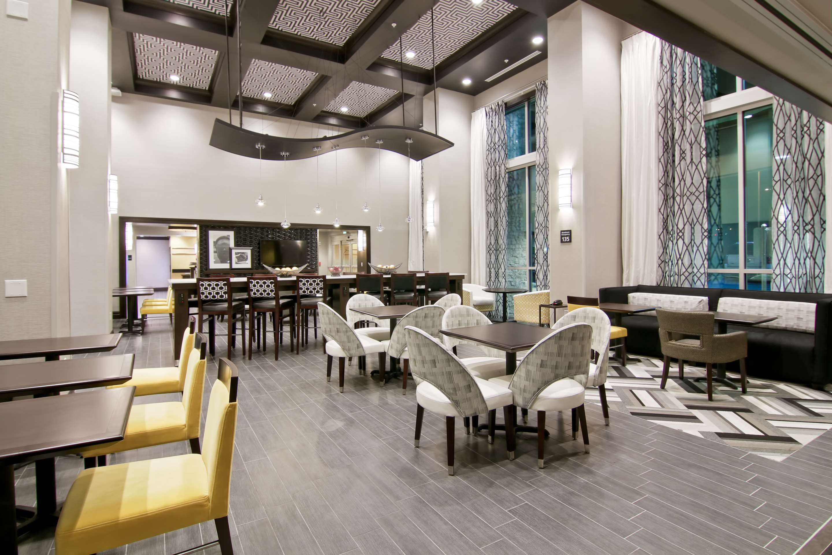 Reception | Hampton Inn & Suites Bellevue Downtown-Seattle