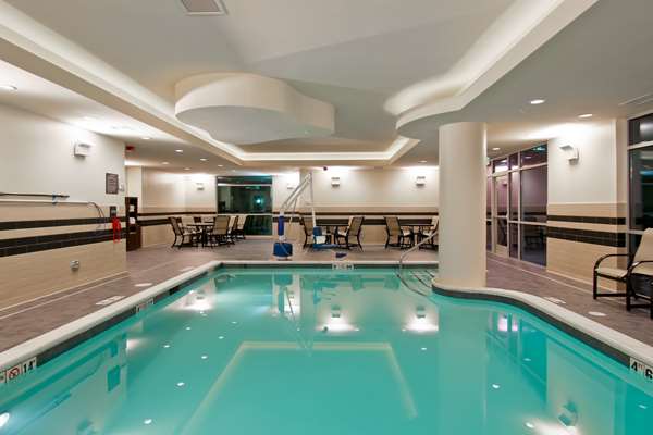 Pool - Hampton Inn & Suites Bellevue - I-405, Exit 13A