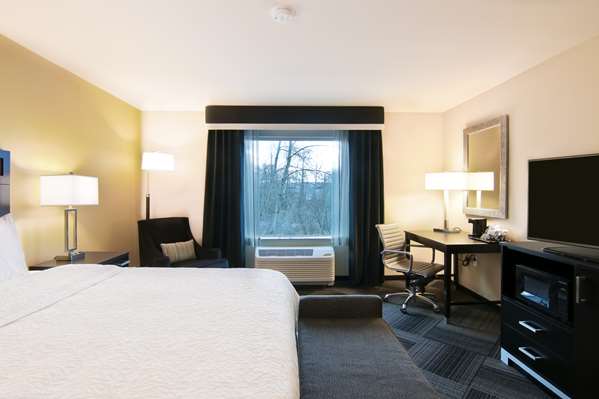 - Hampton Inn & Suites Bellevue - I-405, Exit 13A