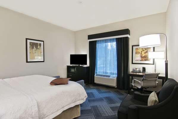  - Hampton Inn & Suites Bellevue - I-405, Exit 13A