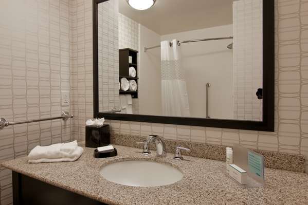  - Hampton Inn & Suites Bellevue - I-405, Exit 13A