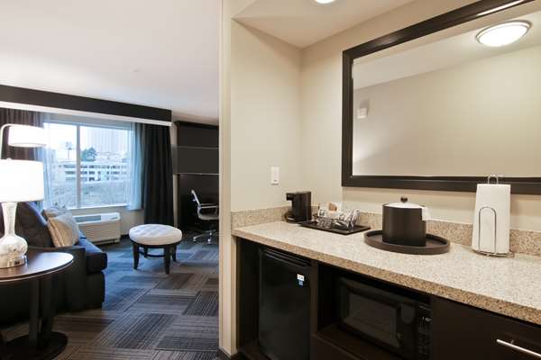  - Hampton Inn & Suites Bellevue - I-405, Exit 13A