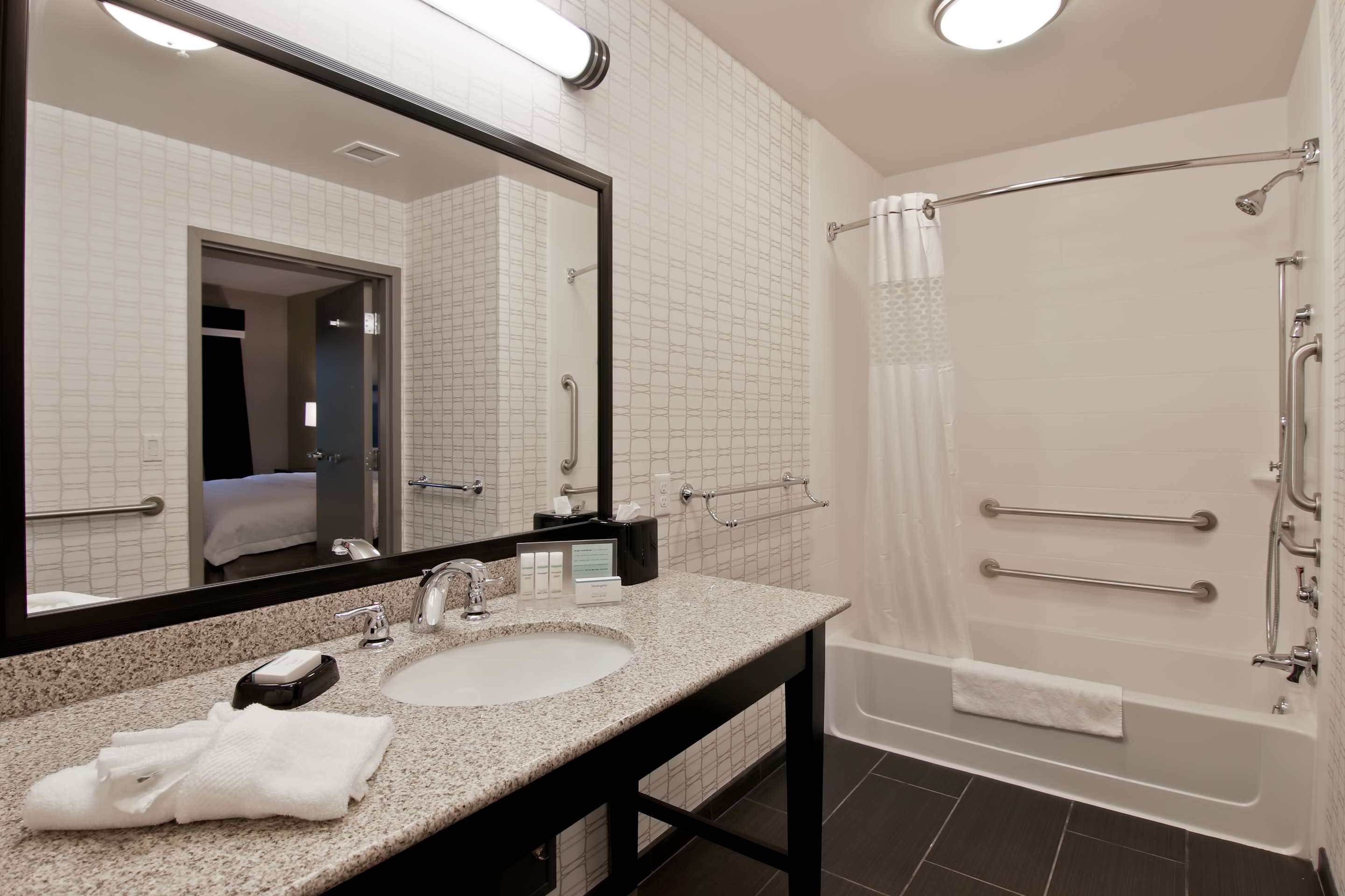 Guest room bath