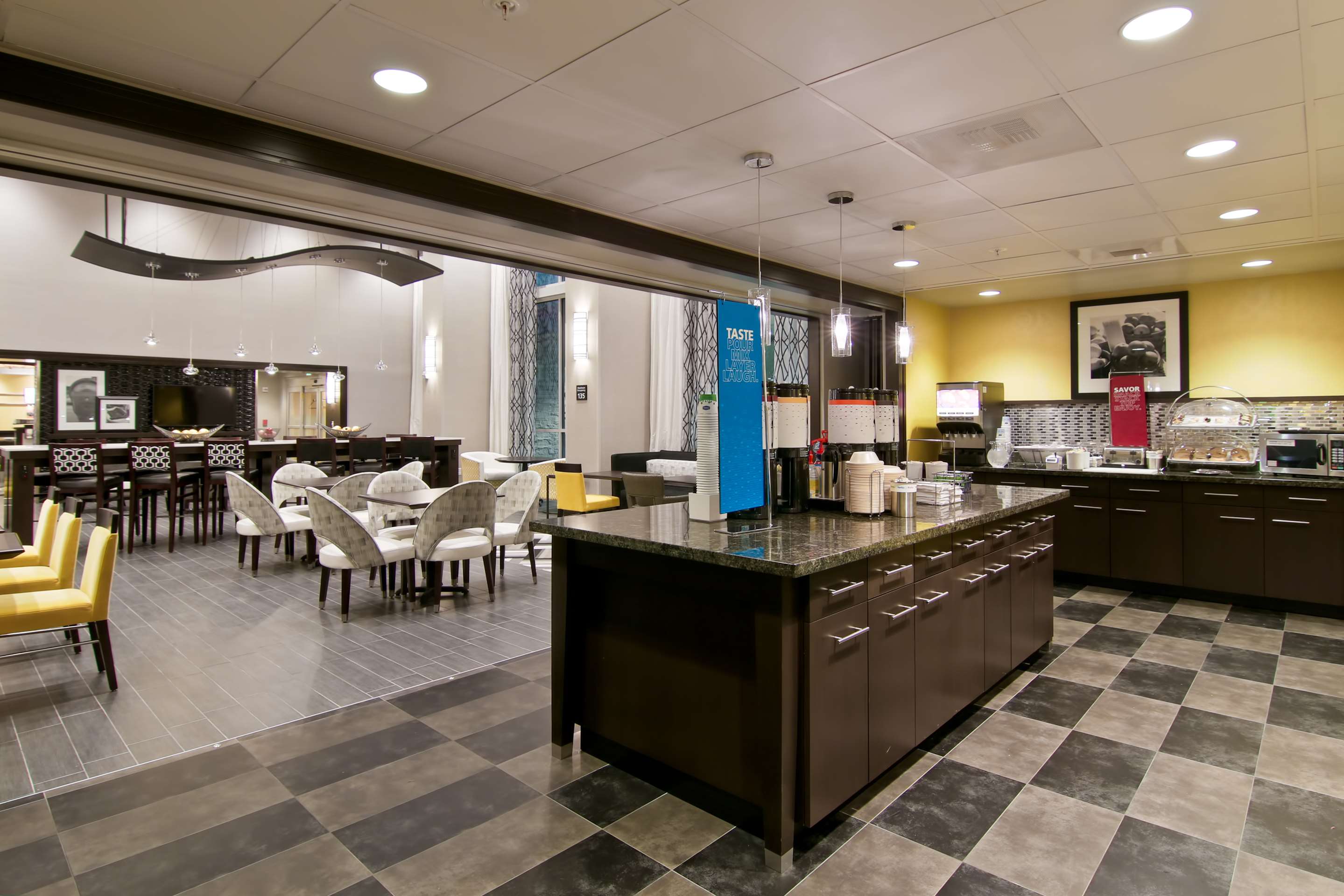 Breakfast Area | Hampton Inn & Suites Bellevue Downtown-Seattle