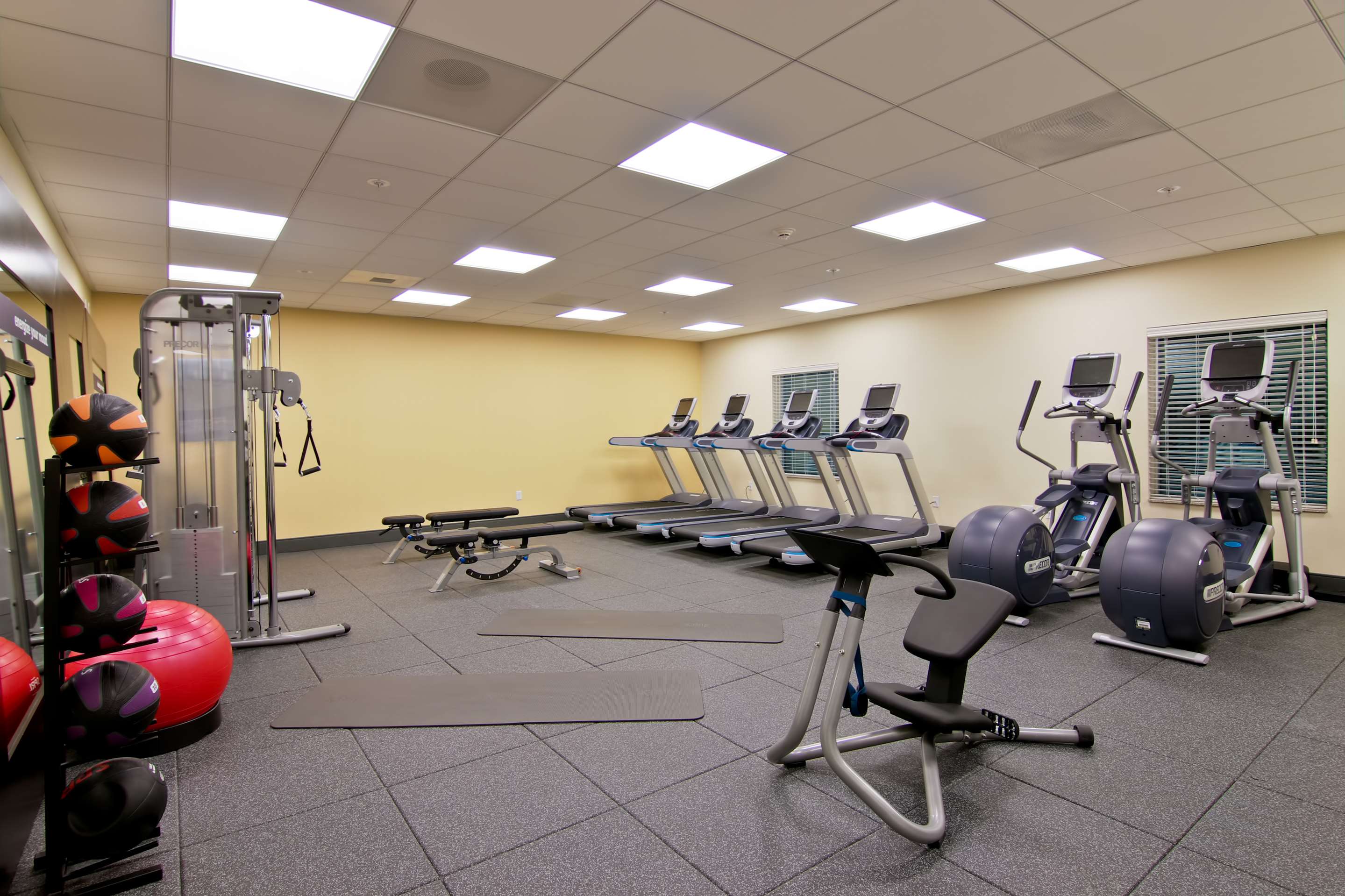 Health club fitness center gym | Hampton Inn & Suites Bellevue Downtown-Seattle