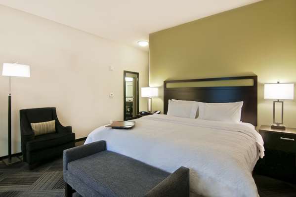  - Hampton Inn & Suites Bellevue - I-405, Exit 13A