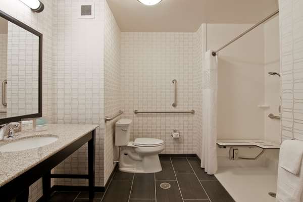  - Hampton Inn & Suites Bellevue - I-405, Exit 13A