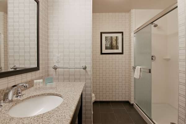  - Hampton Inn & Suites Bellevue - I-405, Exit 13A