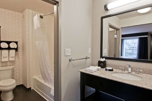  - Hampton Inn & Suites Bellevue - I-405, Exit 13A