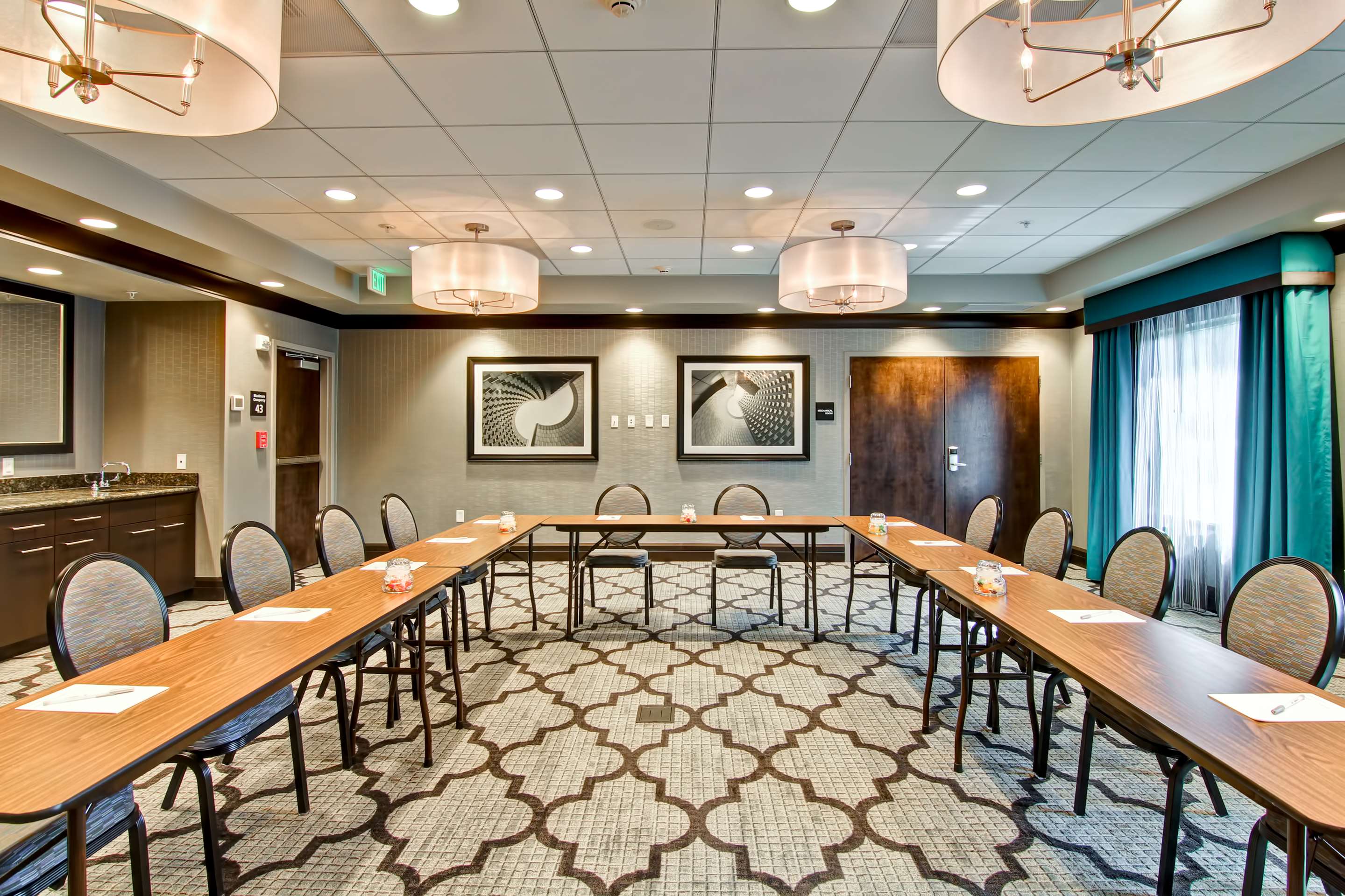 Meeting Room | Hampton Inn & Suites Bellevue Downtown-Seattle