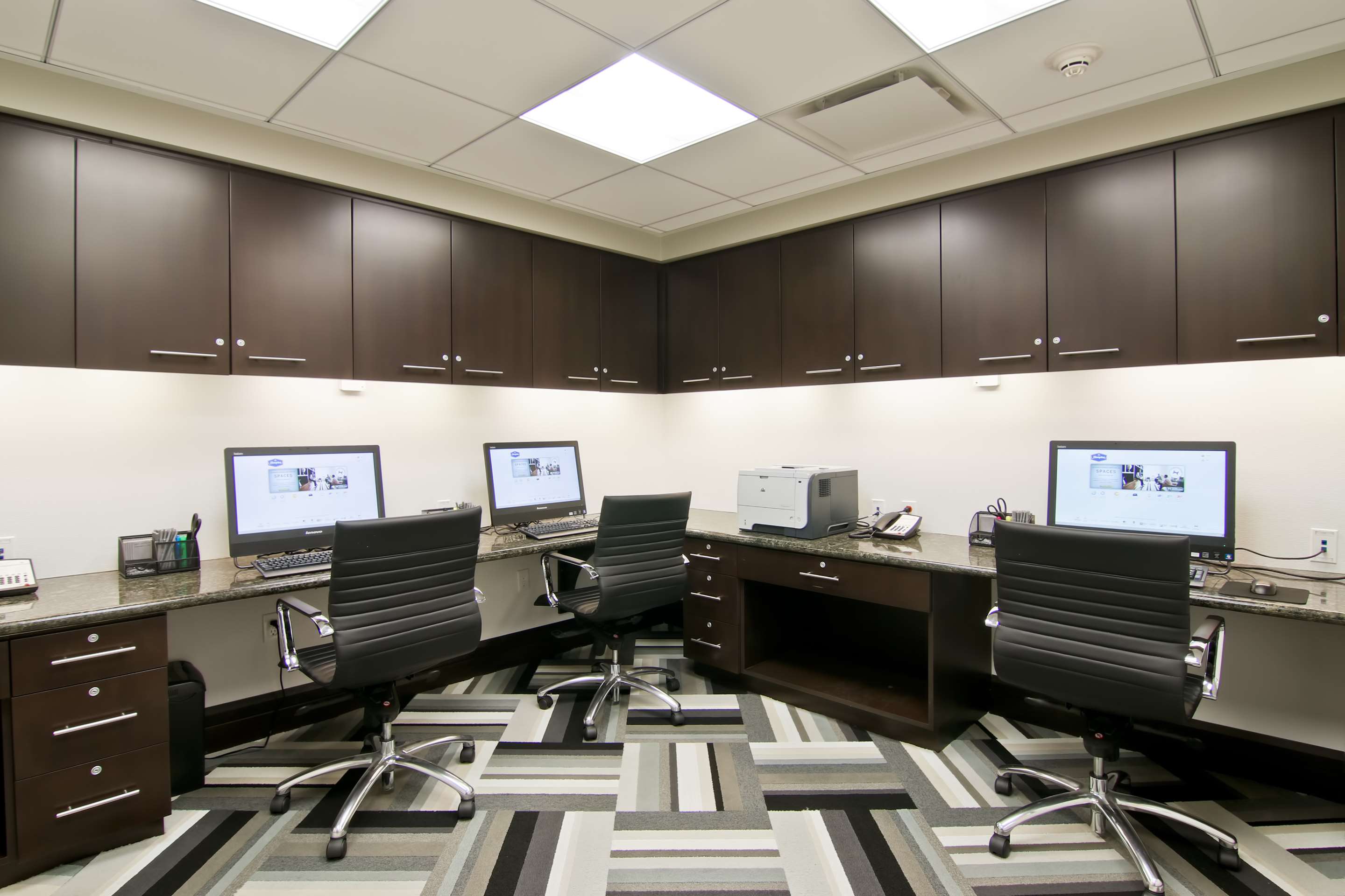 Business Center | Hampton Inn & Suites Bellevue Downtown-Seattle