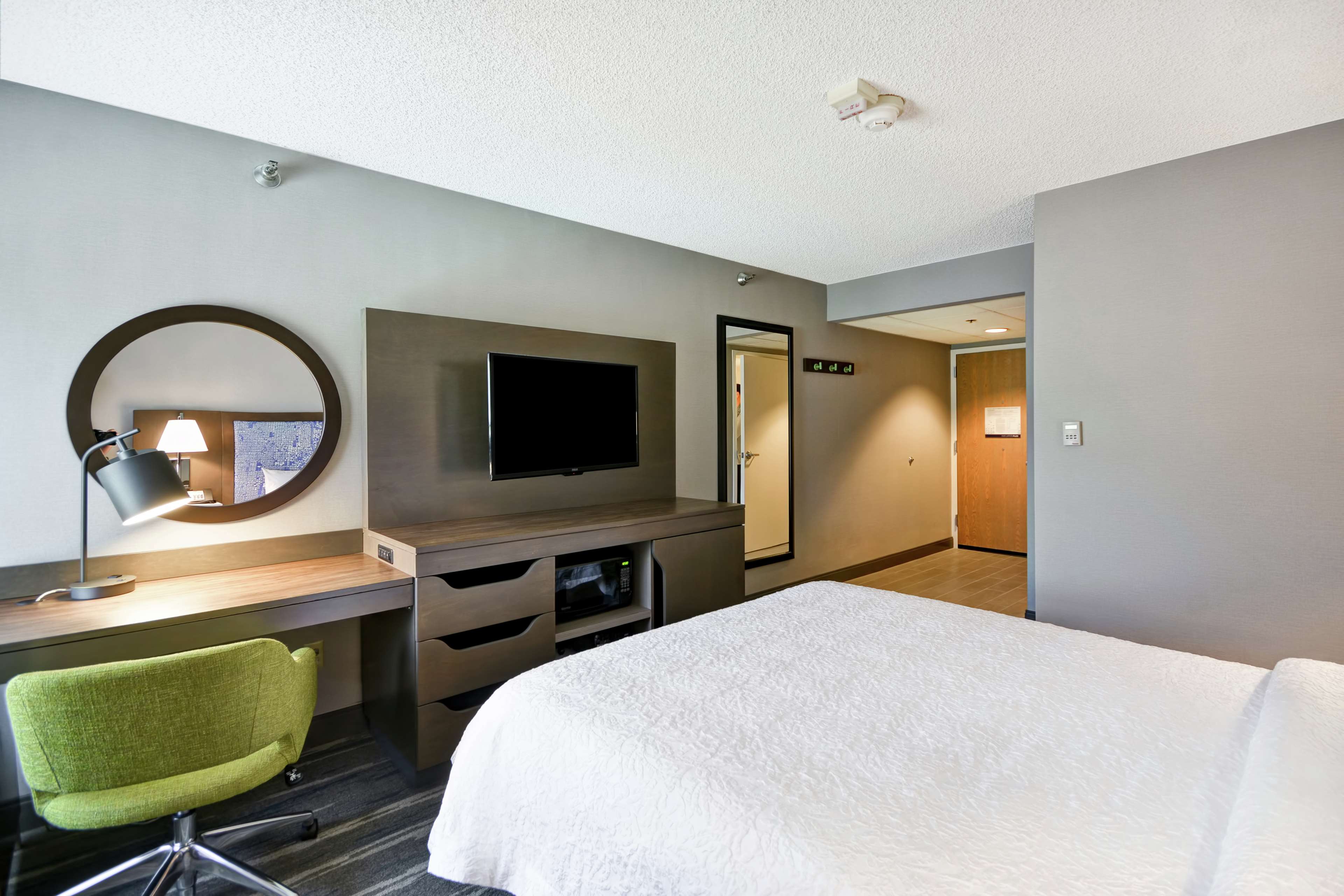 Hampton Inn by Hilton Seattle/Southcenter Room Type - 1QN MOB HEAR ACC RI-SHW NS