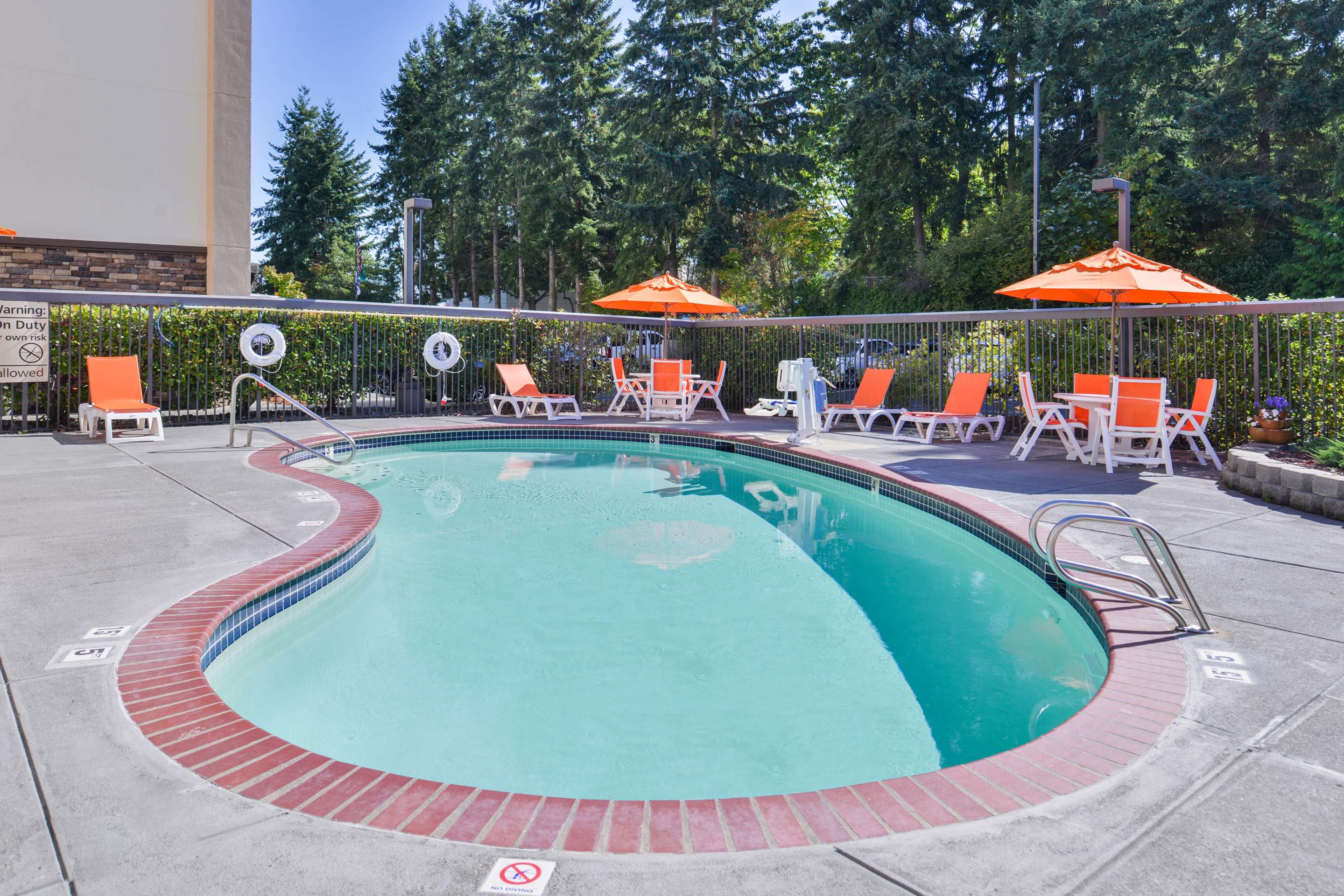 Pool | Hampton Inn Seattle-Airport