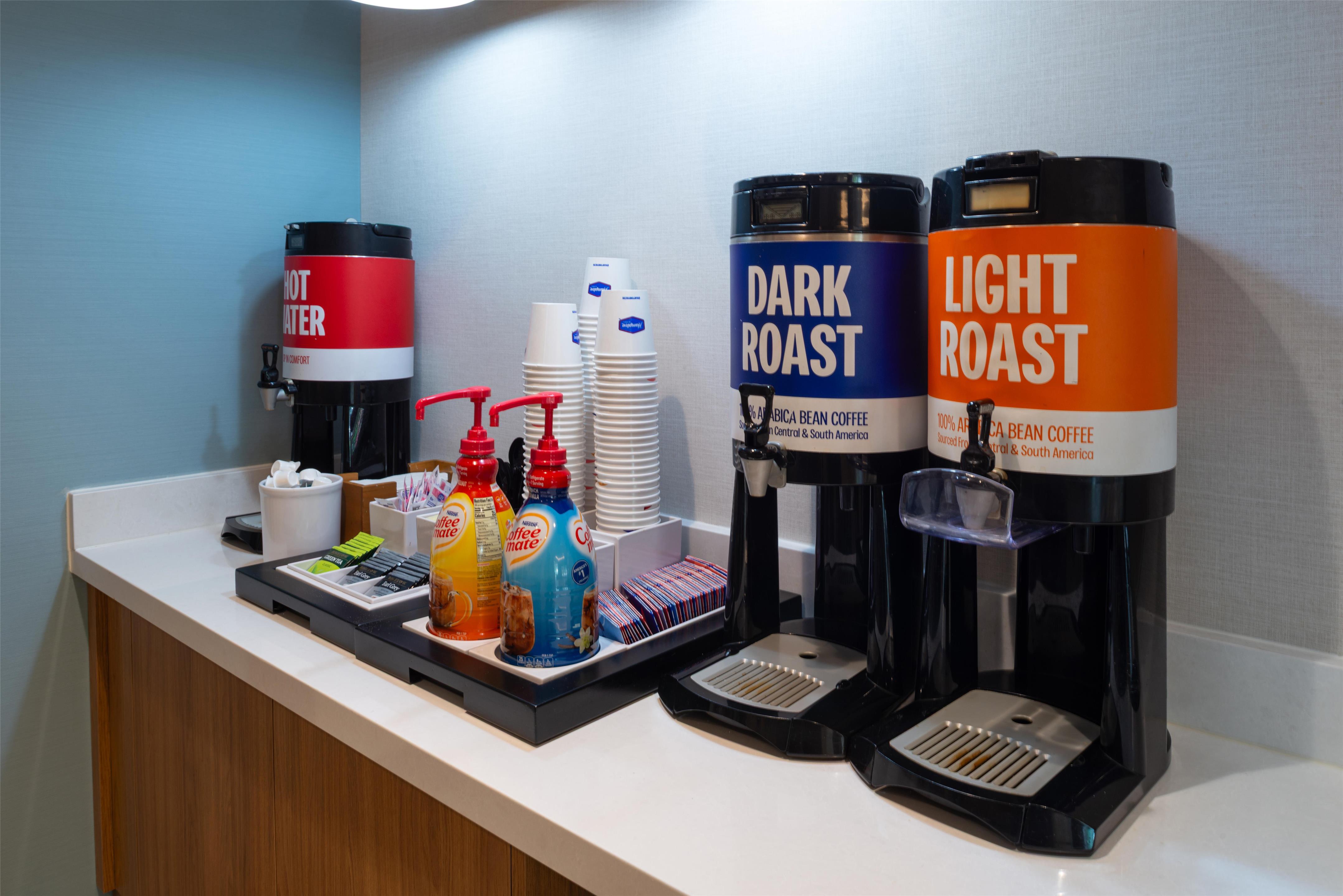 Breakfast Area | Hampton Inn Seattle-Airport