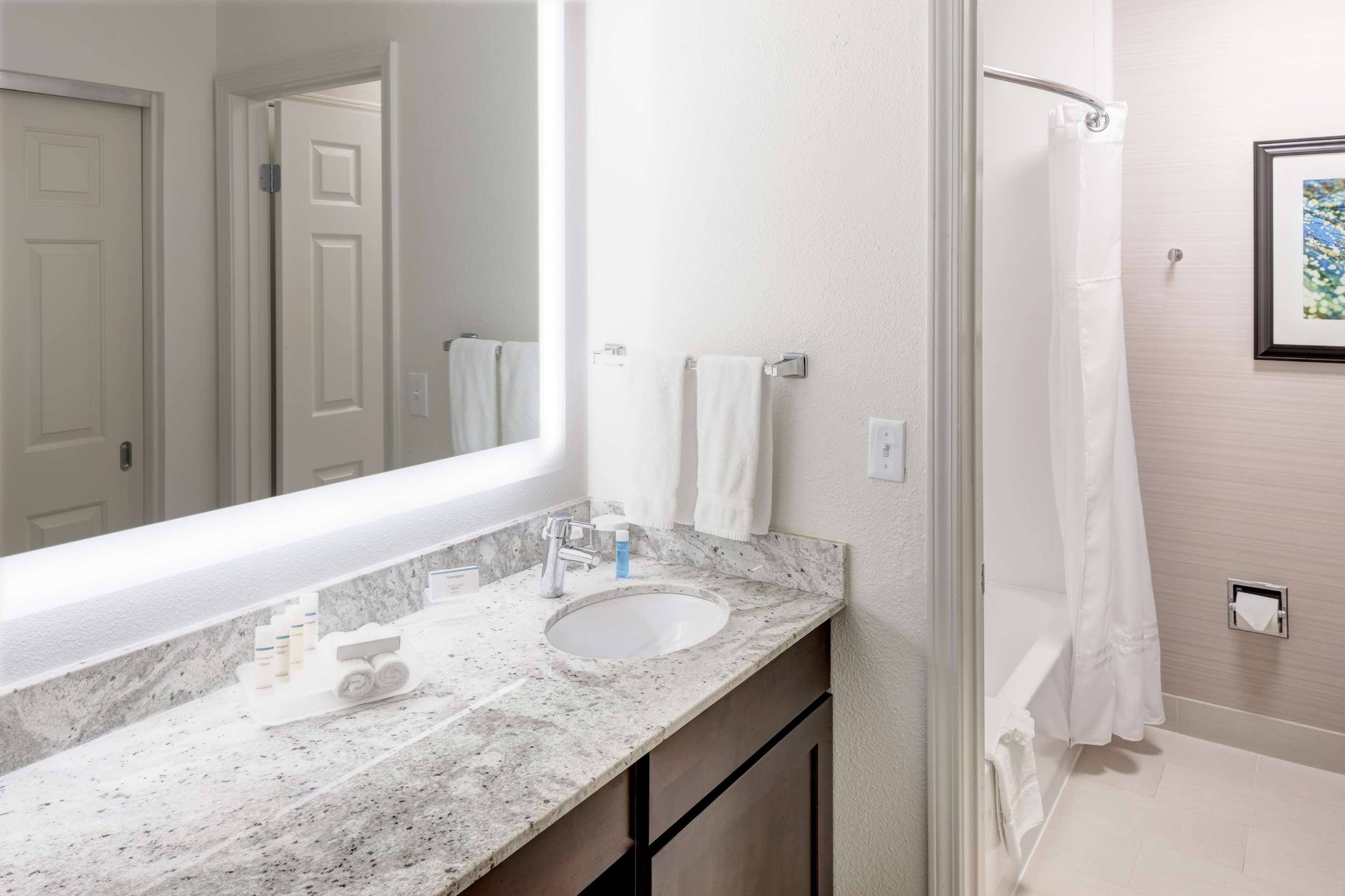 Guest room bath