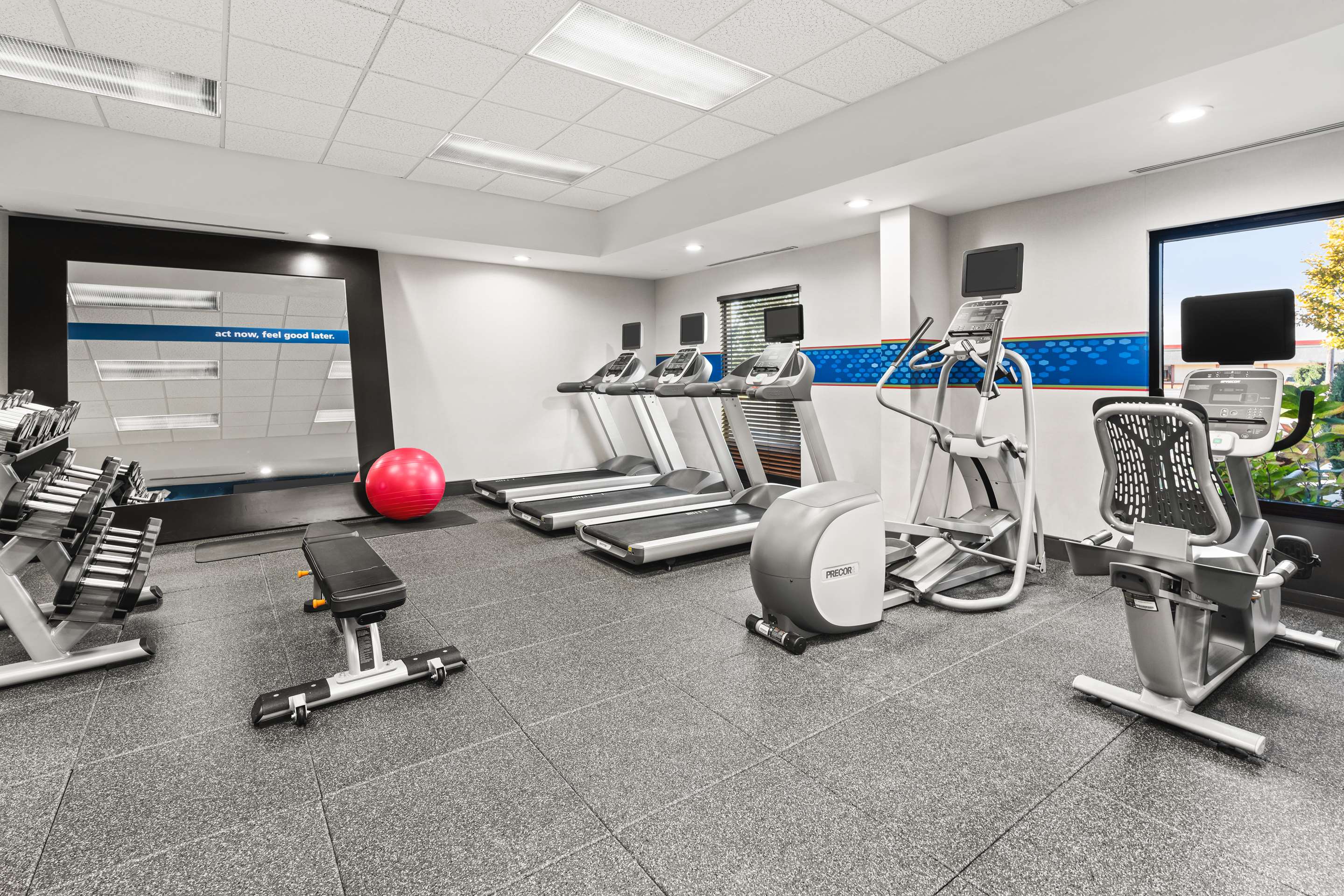 Health club fitness center gym | Hampton Inn Seekonk