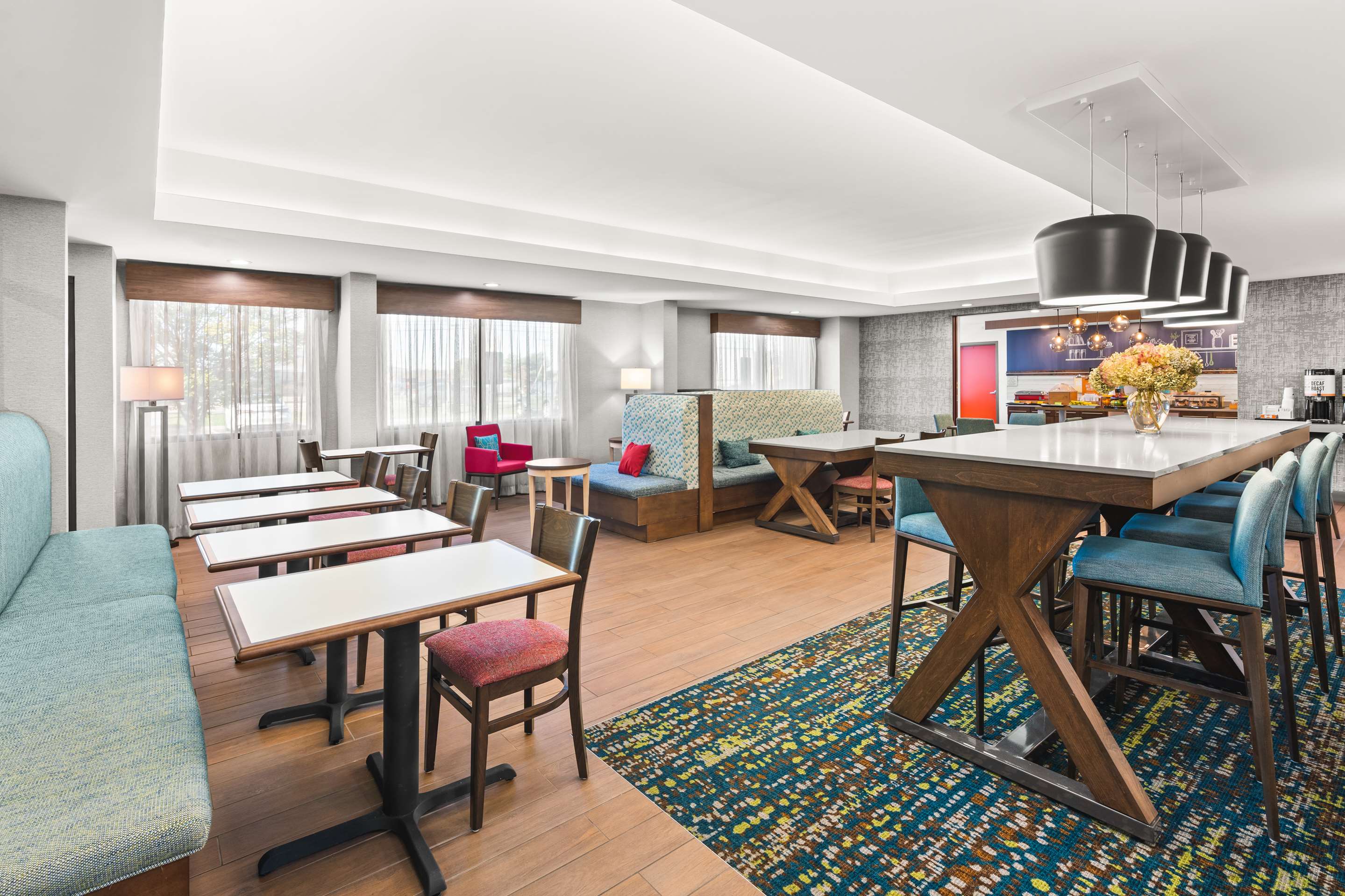 Breakfast Area | Hampton Inn Seekonk