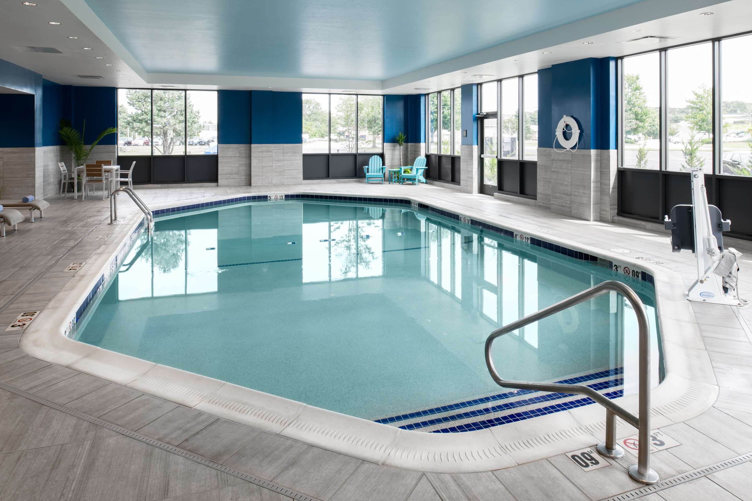 Pool | Hampton Inn Seekonk