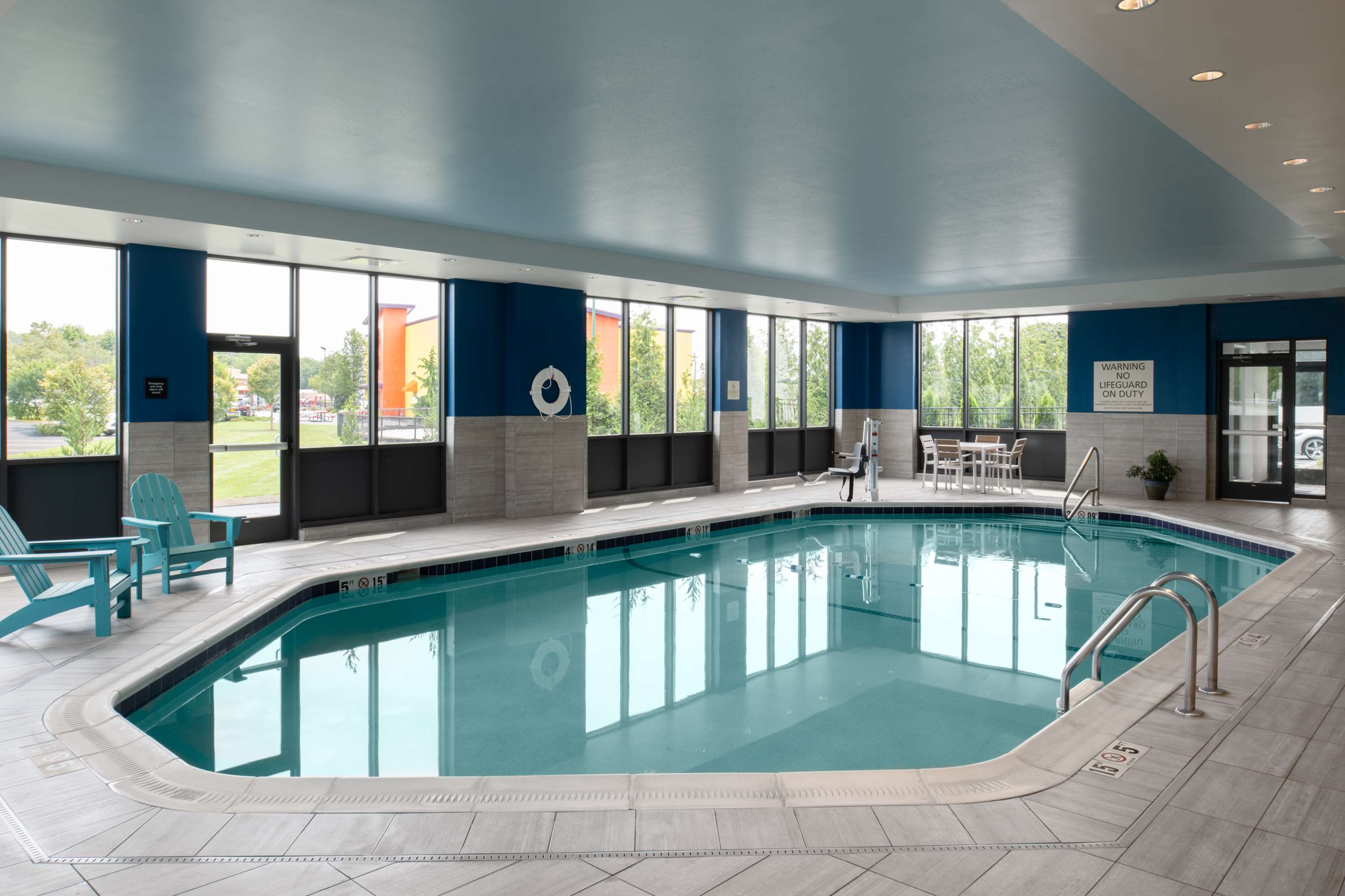 Pool | Hampton Inn Seekonk