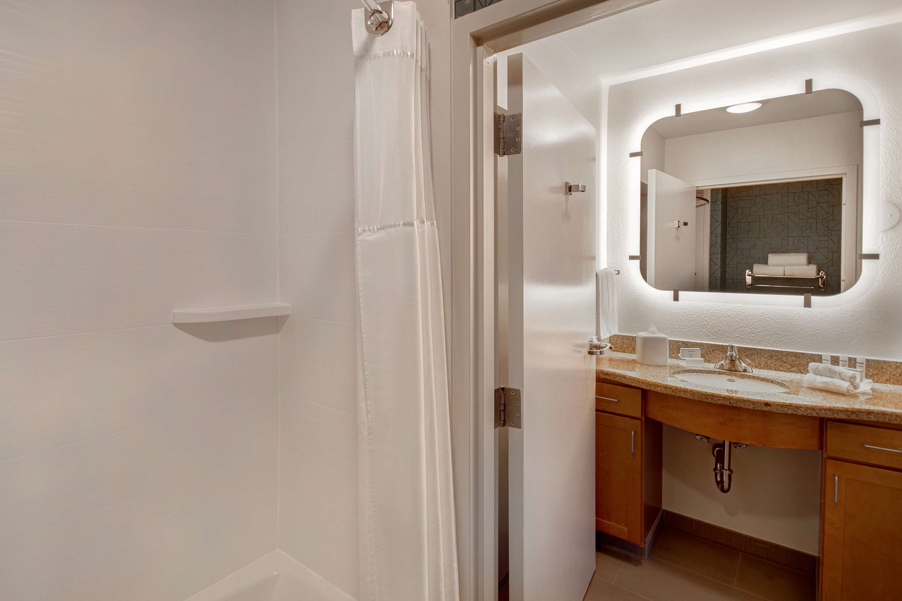 Guest room bath
