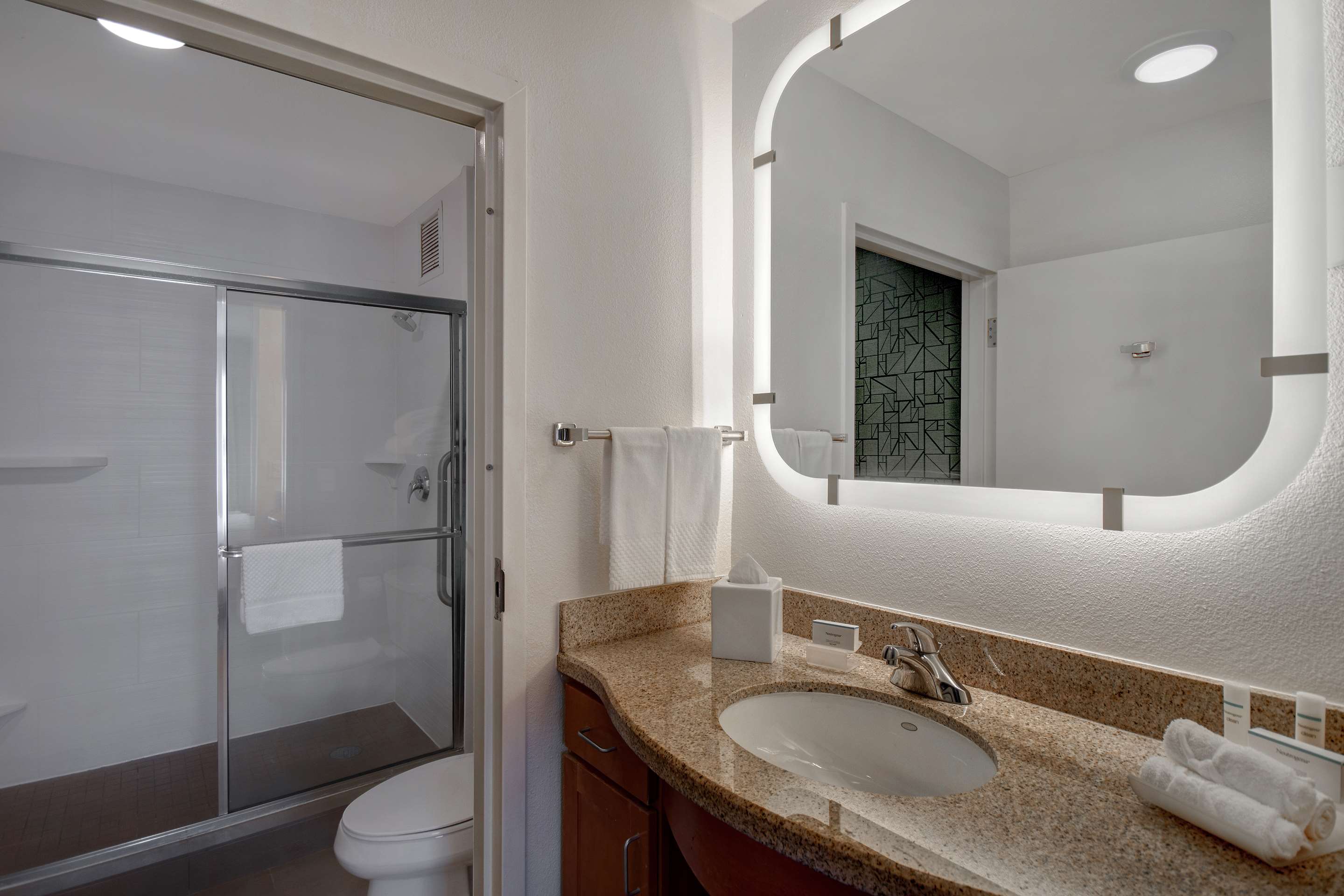 Guest room bath