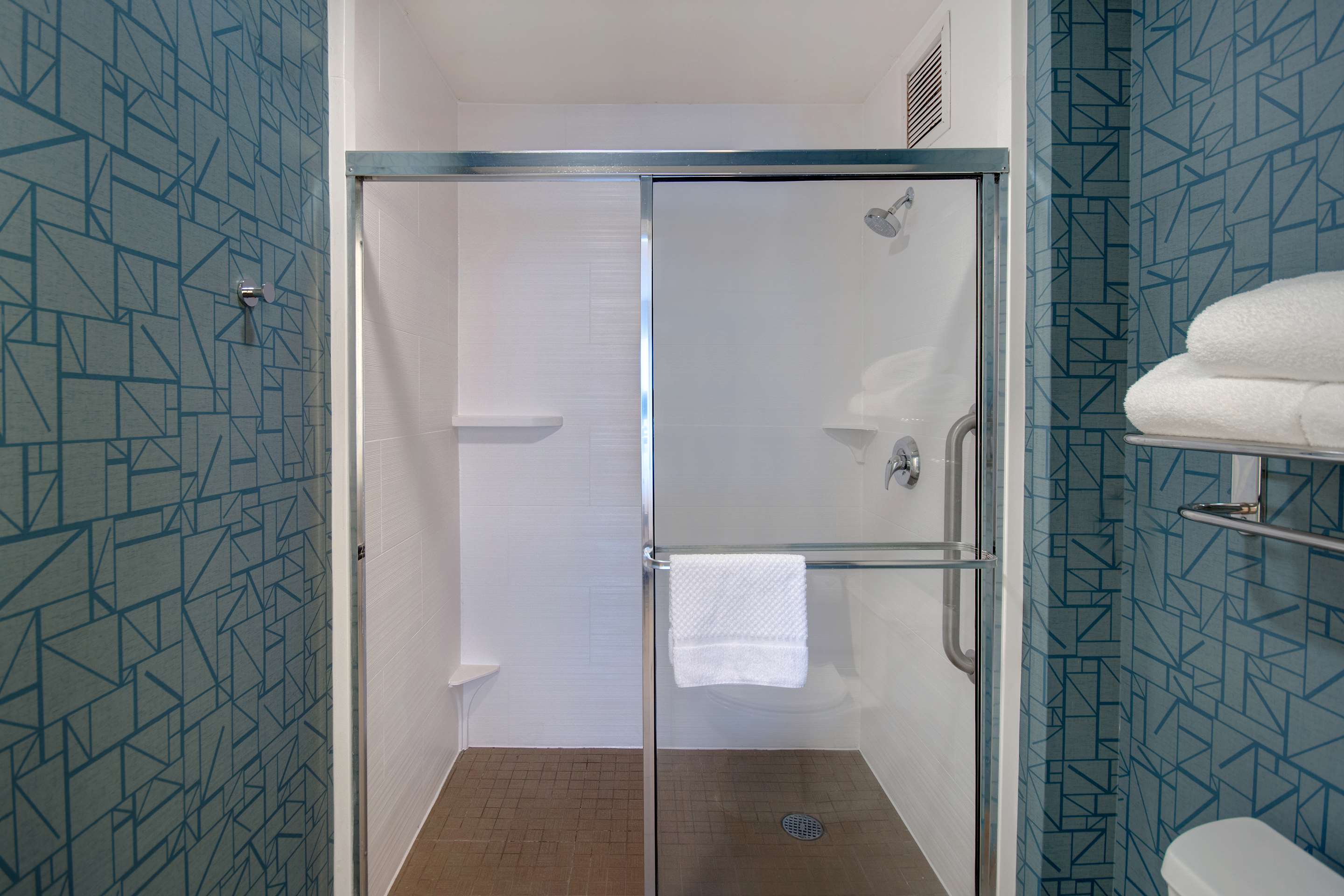 Guest room bath