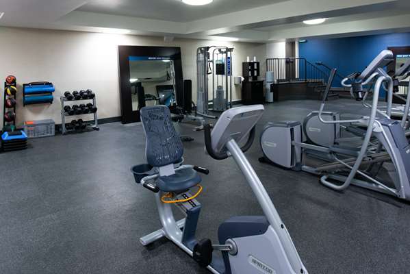 Fitness/ Exercise Room - Hampton Inn Daly City