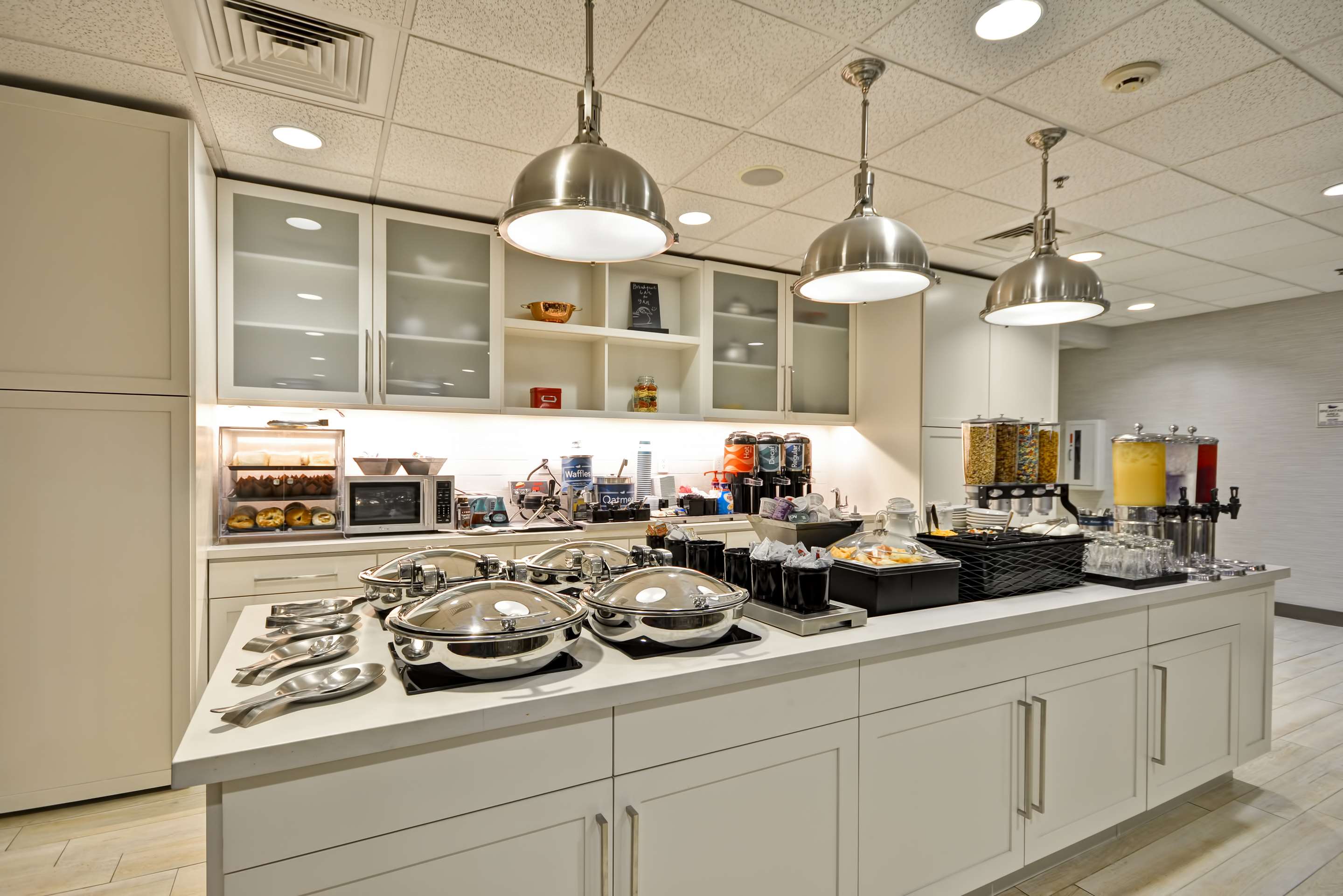 Breakfast Area | Homewood Suites by Hilton Oakland-Waterfront