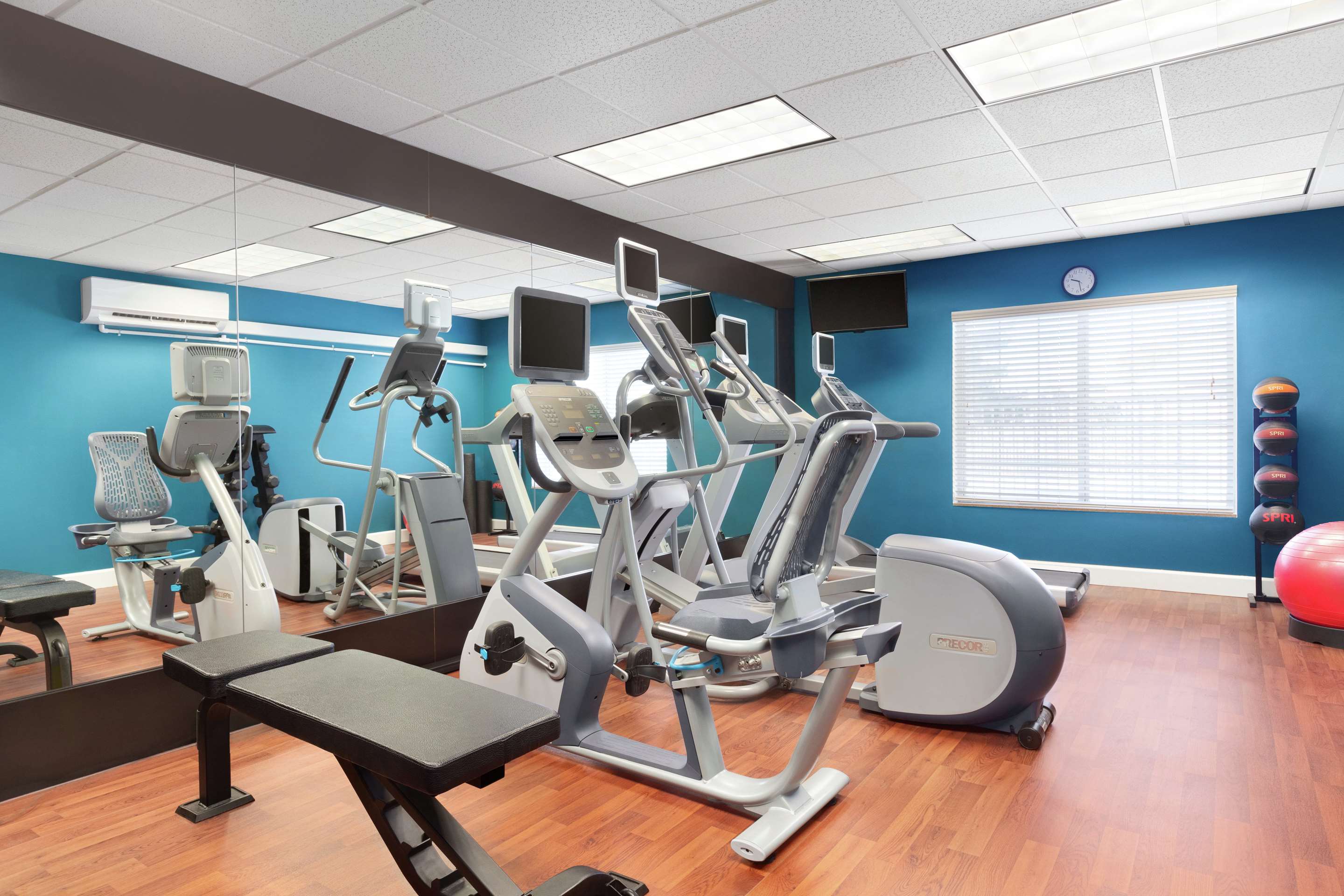 Health club fitness center gym | Homewood Suites by Hilton Oakland-Waterfront