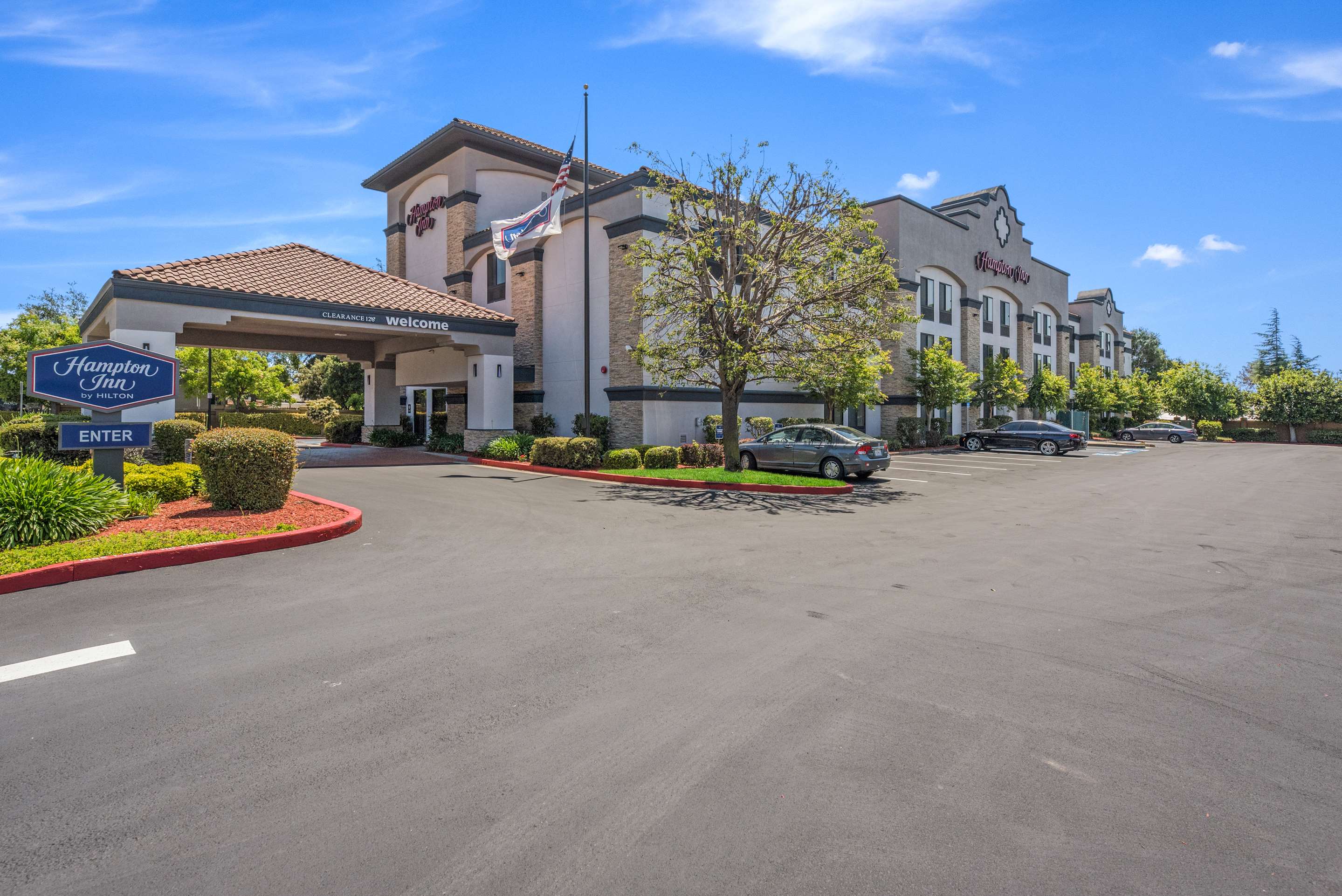 Exterior | Hampton Inn Oakland-Hayward
