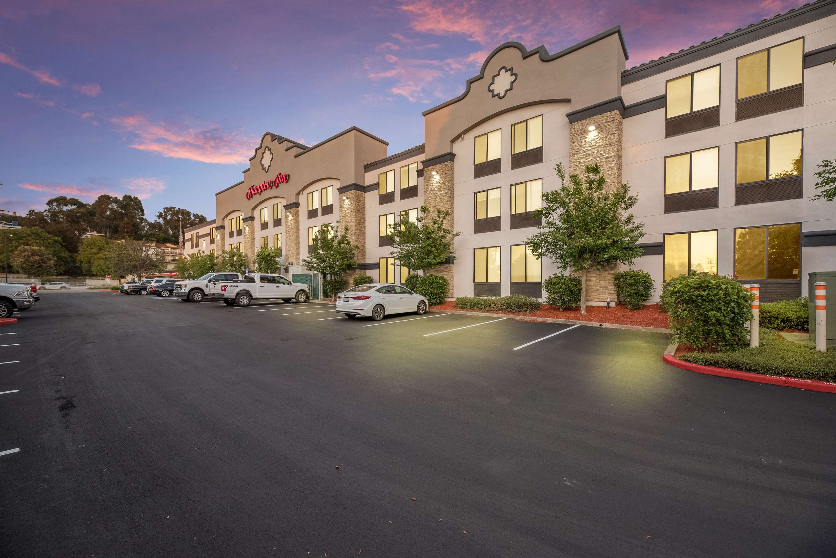 Exterior | Hampton Inn Oakland-Hayward